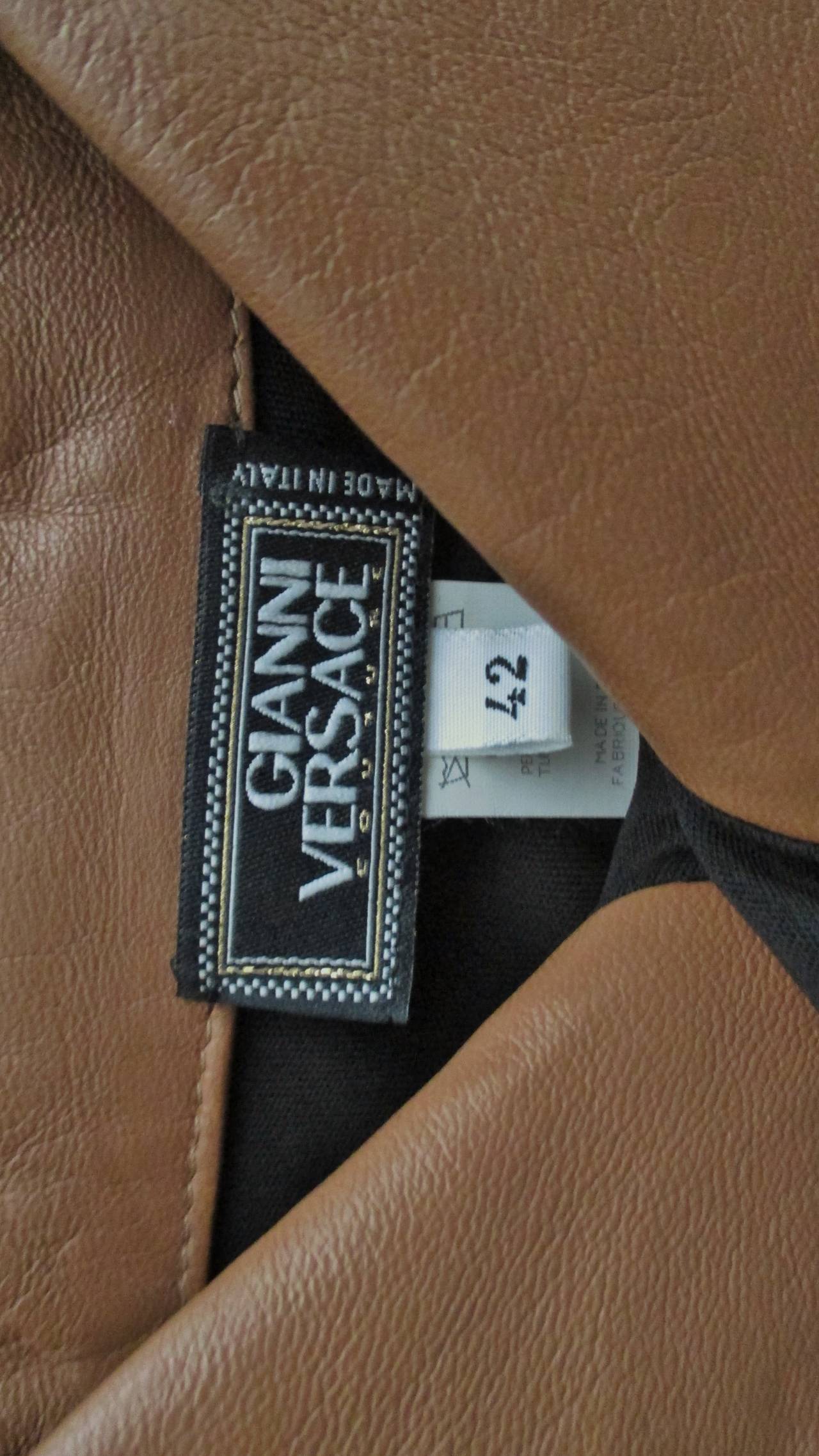Gianni Versace Couture Farbblock-Kleid mit Lederbesatz und Lederbesatz  SS 2001 im Angebot 9