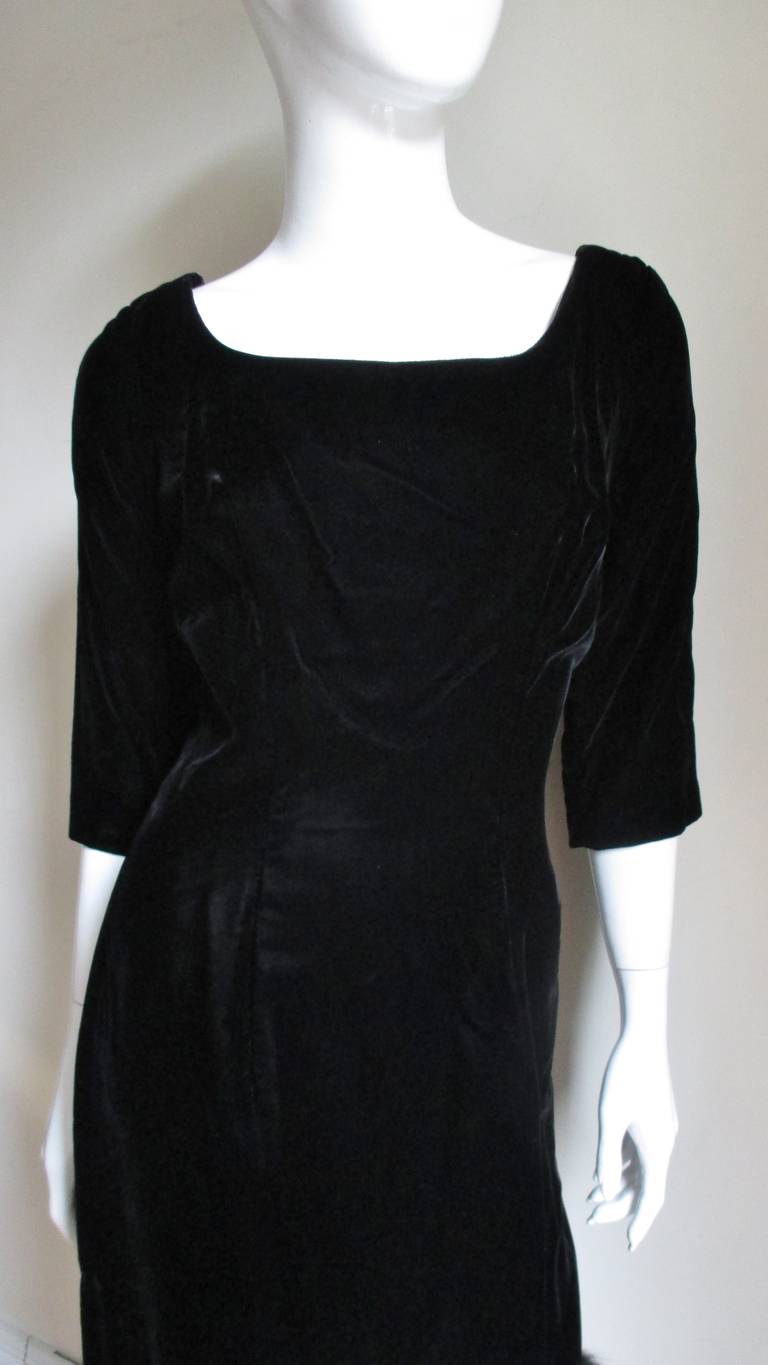  Suzy Perette 1950s Silk Velvet Fox Fur Trim Dress  In Good Condition For Sale In Water Mill, NY