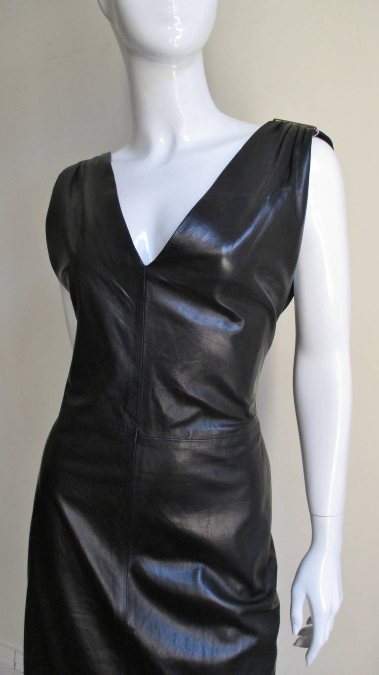 Noir Gianni Versace, robe en cuir, neuve, années 1990 en vente