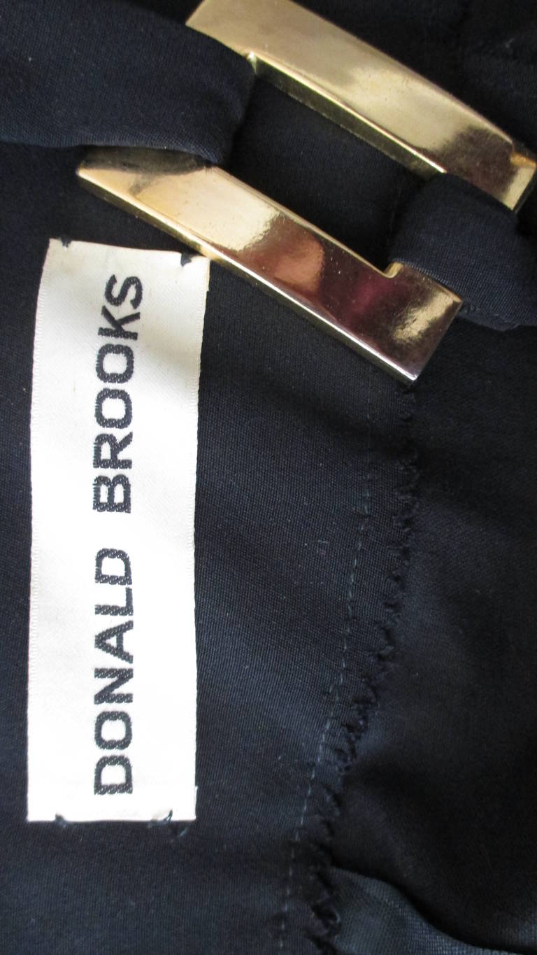 Donald Brooks Kleid mit Beschlägen 1960er Jahre im Angebot 9