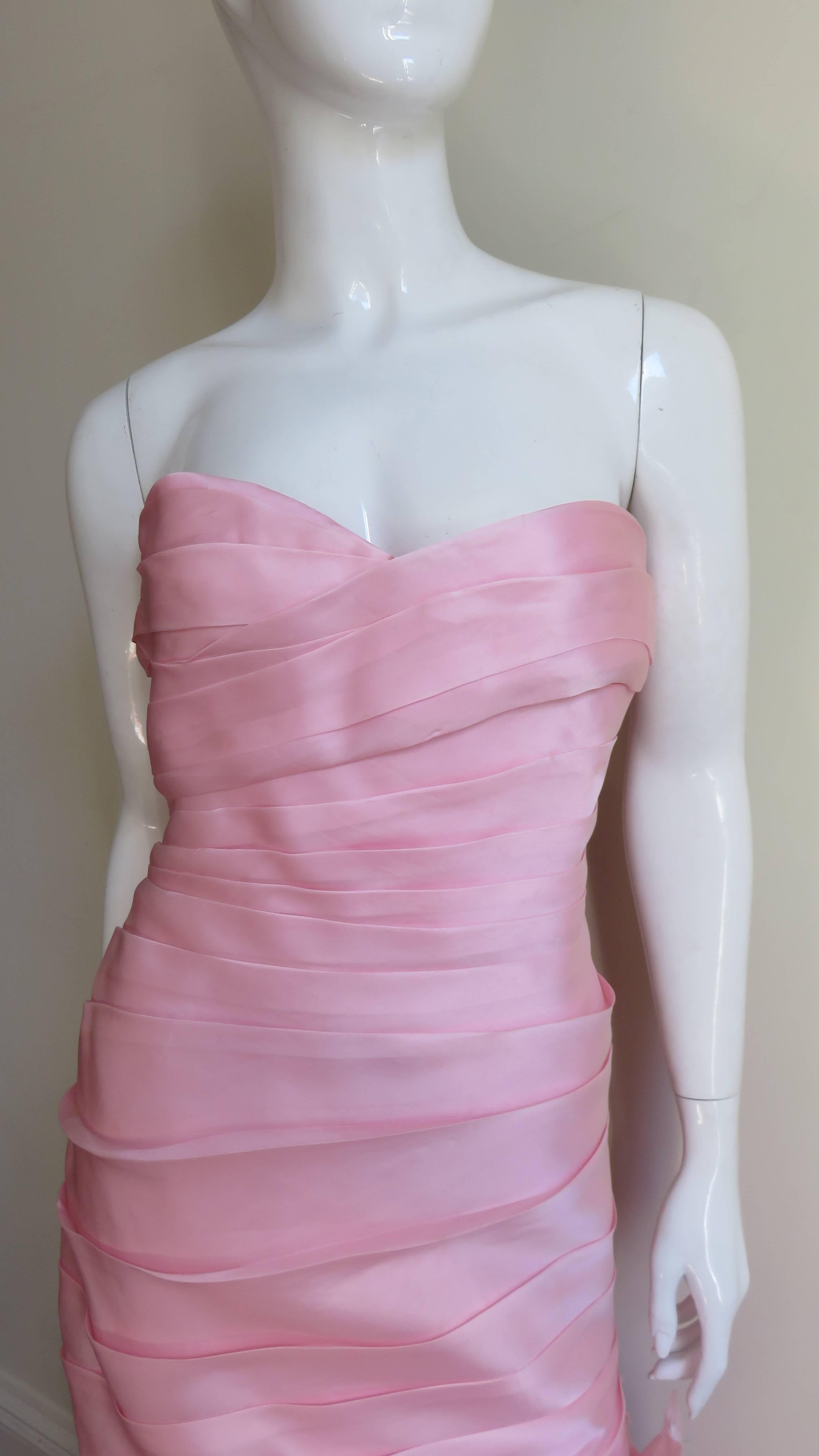 Monique L'huillier Rose Applique Strapless Bustier Gown im Zustand „Gut“ in Water Mill, NY