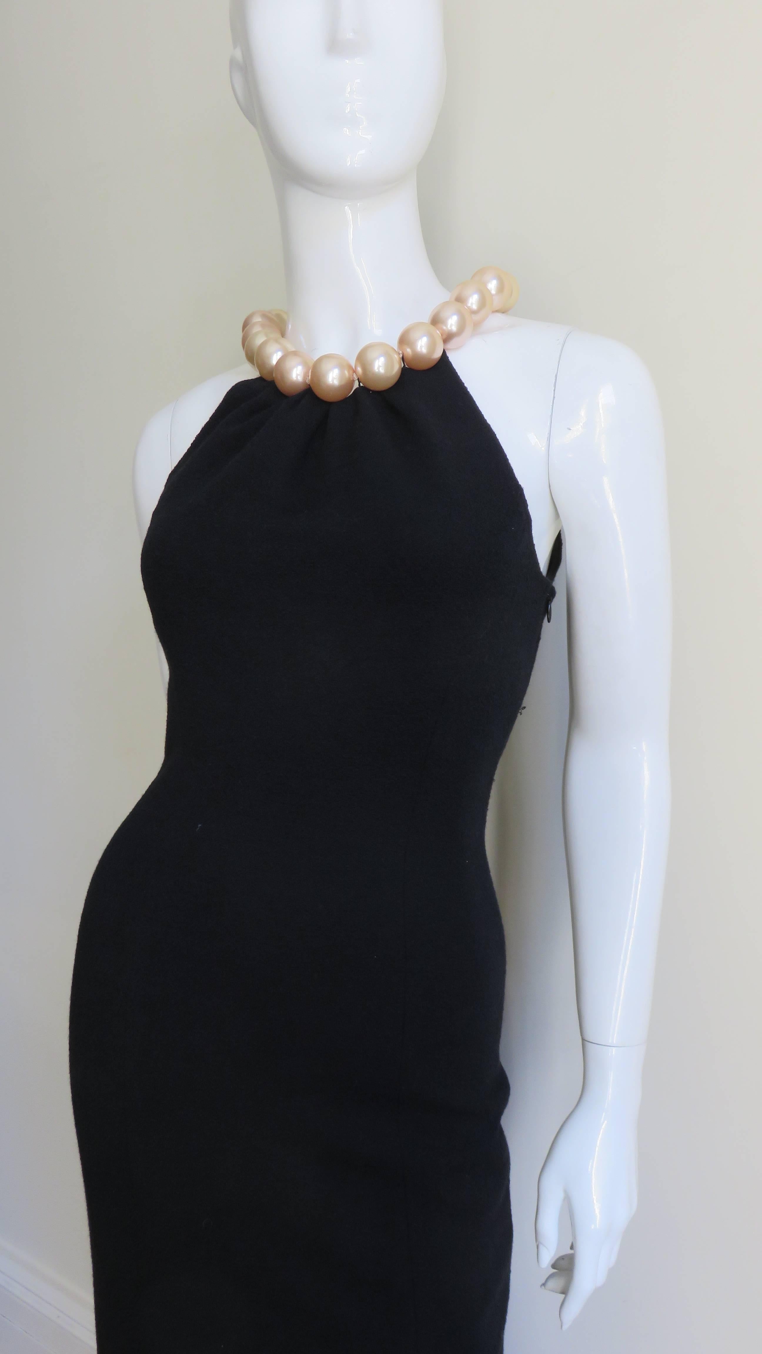 Moschino Kleid mit Perlenkragen (Schwarz) im Angebot