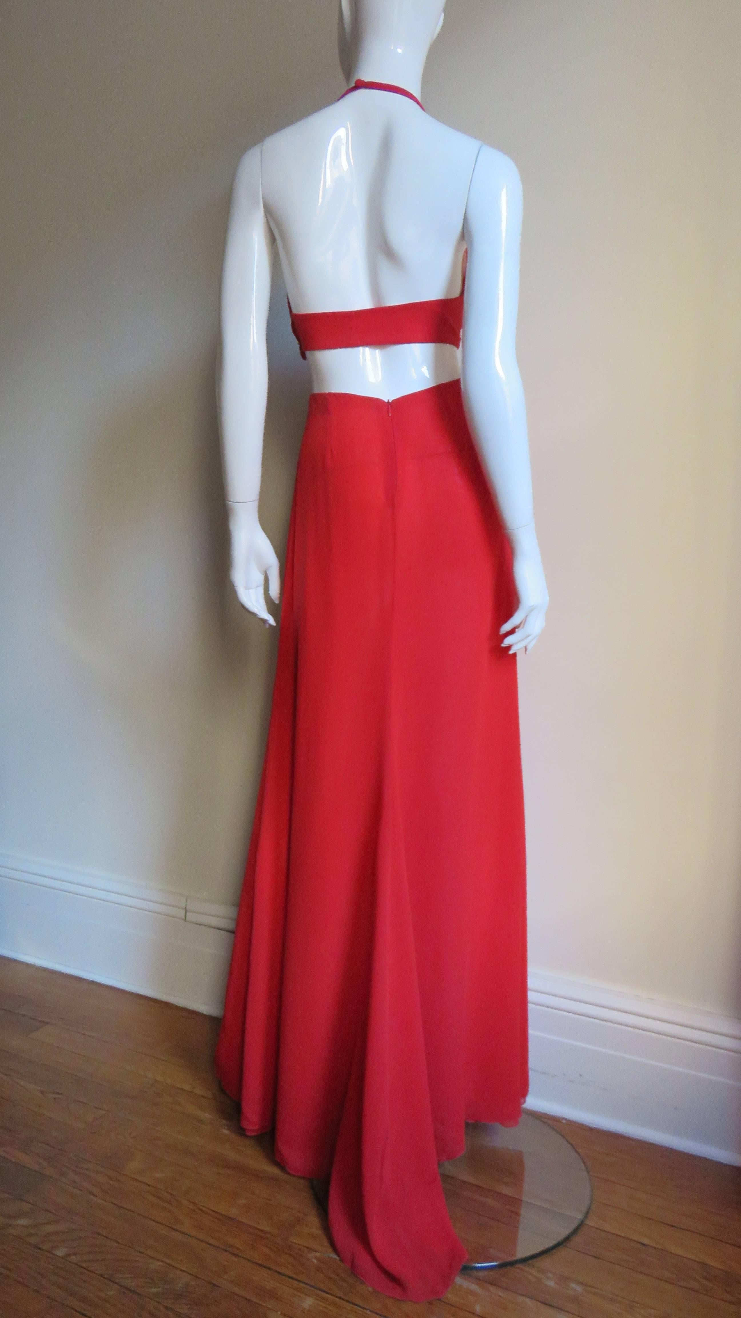 Fabulous Valentino Plunge Gown With Cutout Waist 4