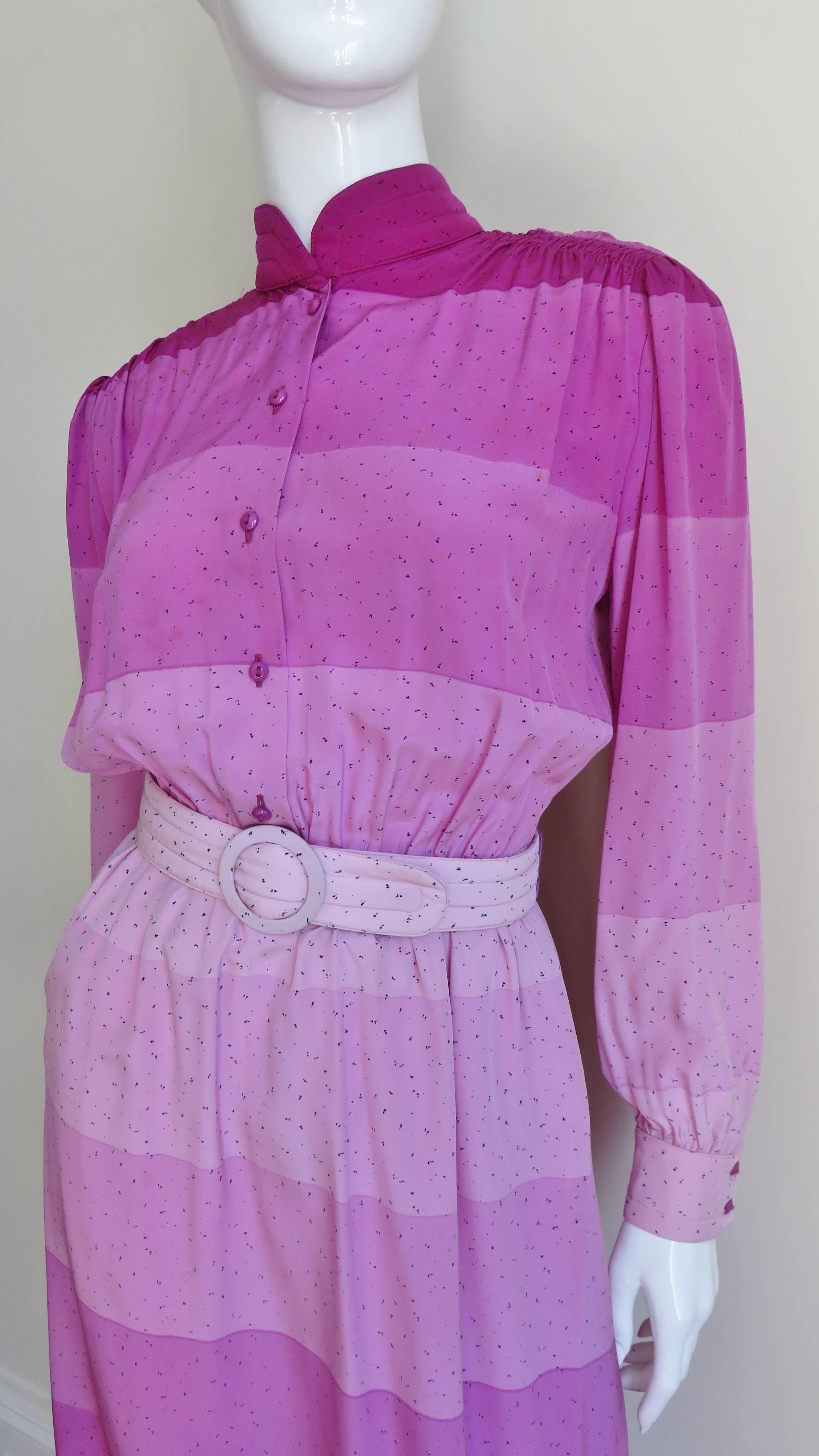 Violet Louis Feraud - Robe chemise à rayures en soie, années 1970 en vente