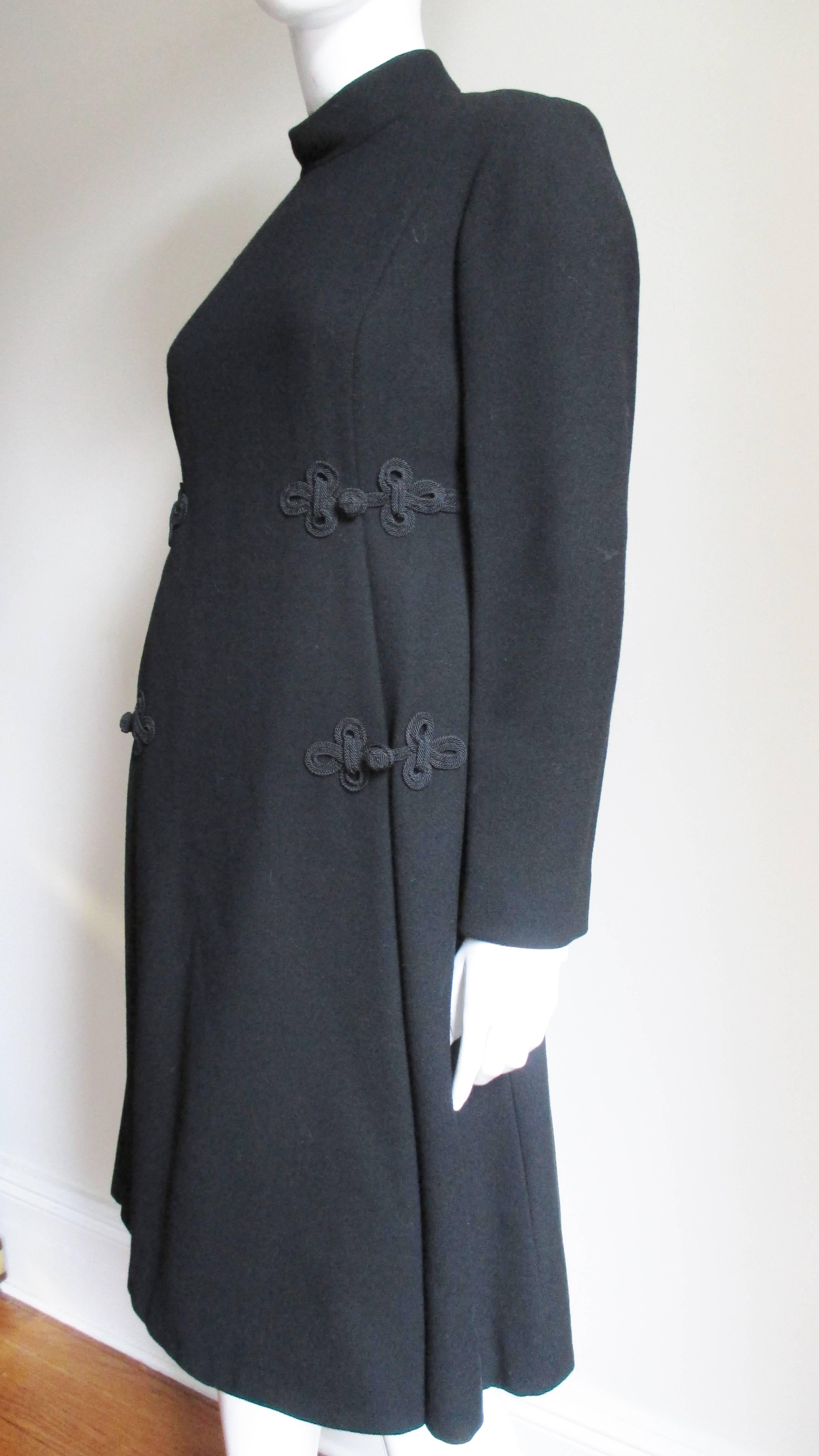 Geoffrey Beene 1960s Dress with Silk Knot Detail  In Good Condition In Water Mill, NY