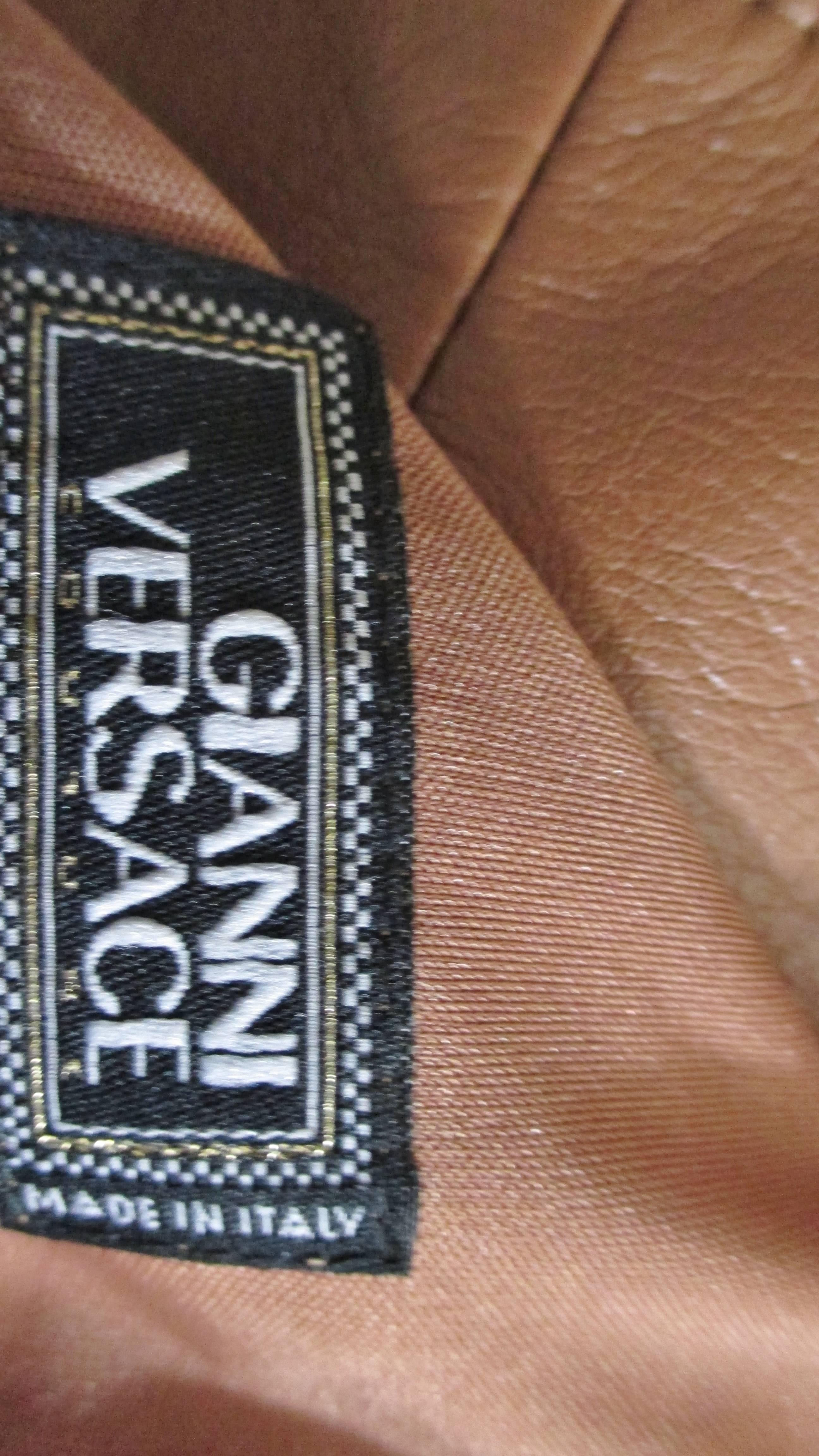 Gianni Versace - Robe en jersey de soie avec taille en cuir en vente 6