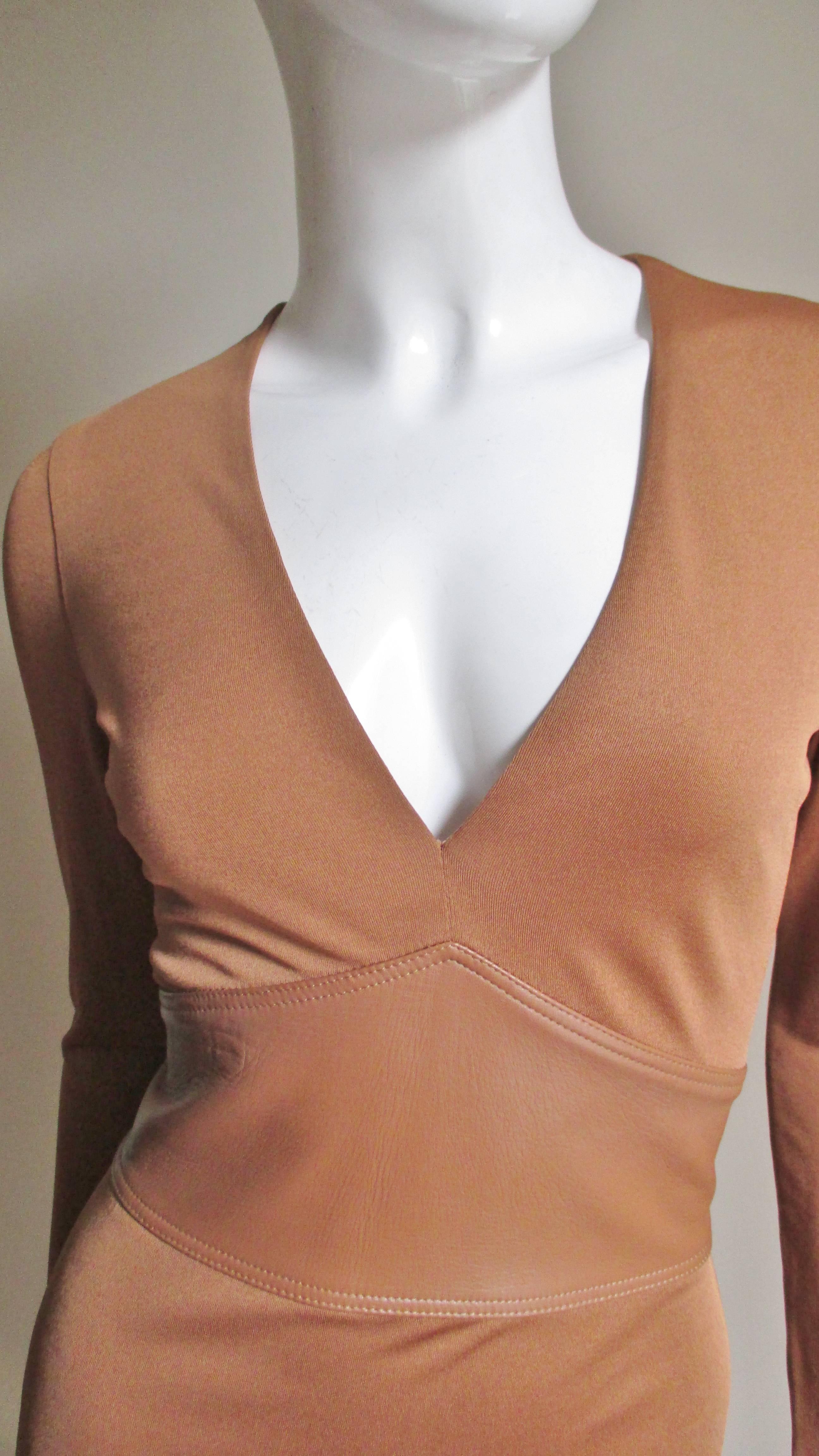 Gianni Versace - Robe en jersey de soie avec taille en cuir Bon état - En vente à Water Mill, NY