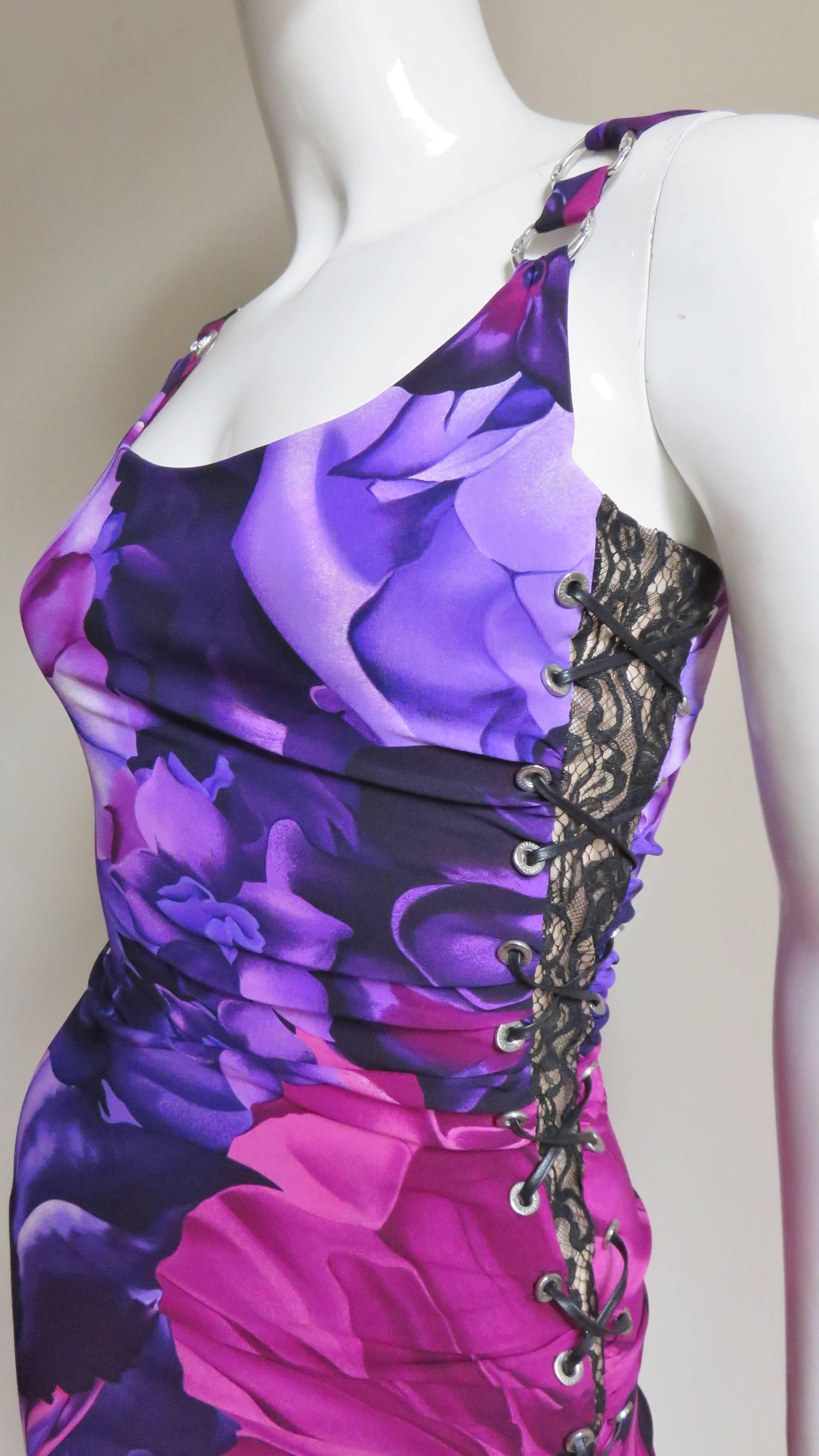 Versace Seidenkleid mit Spitzenbesatz im Zustand „Hervorragend“ im Angebot in Water Mill, NY