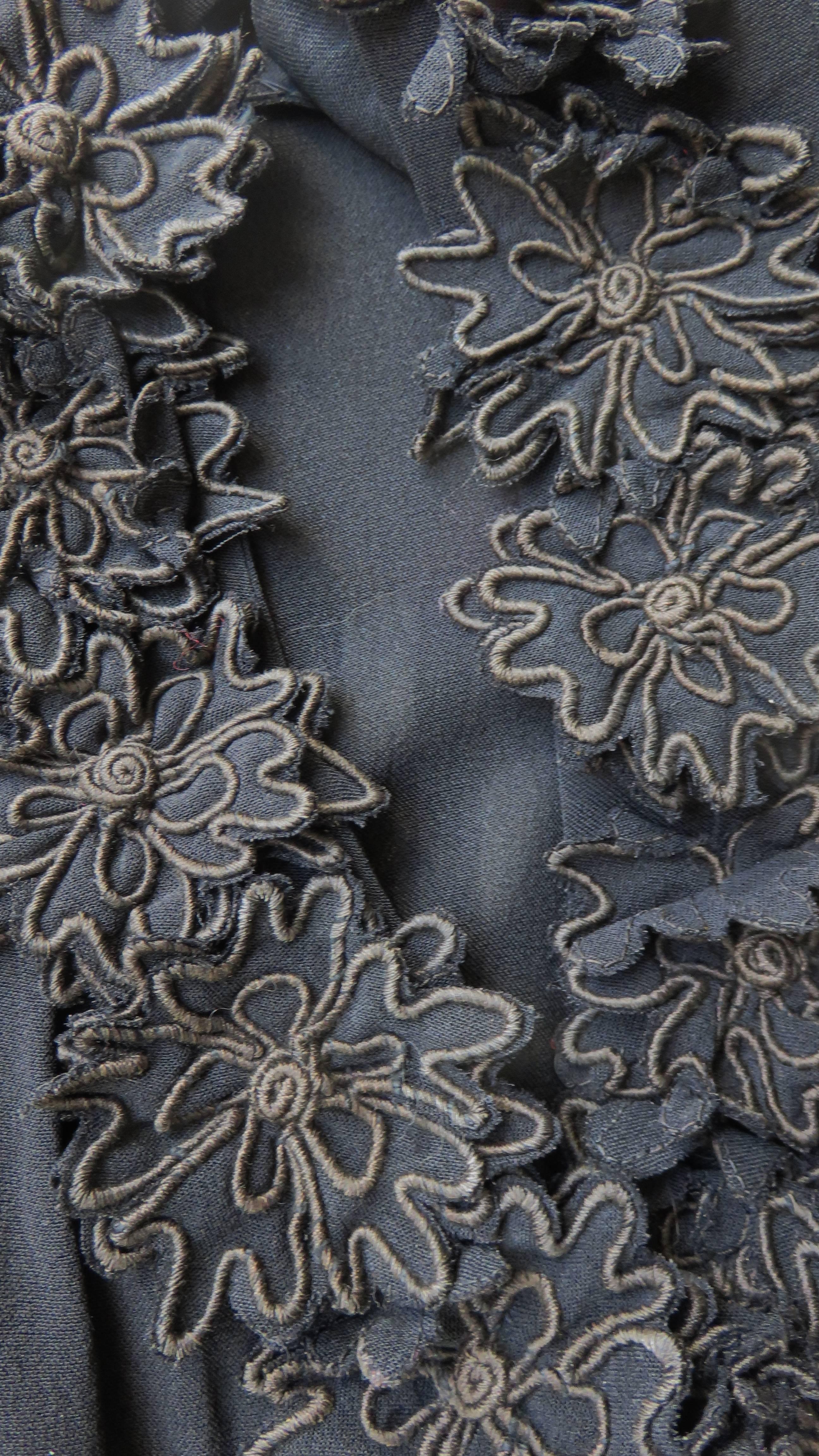 Abito in seta anni '40 con fiori applicati in vendita 5