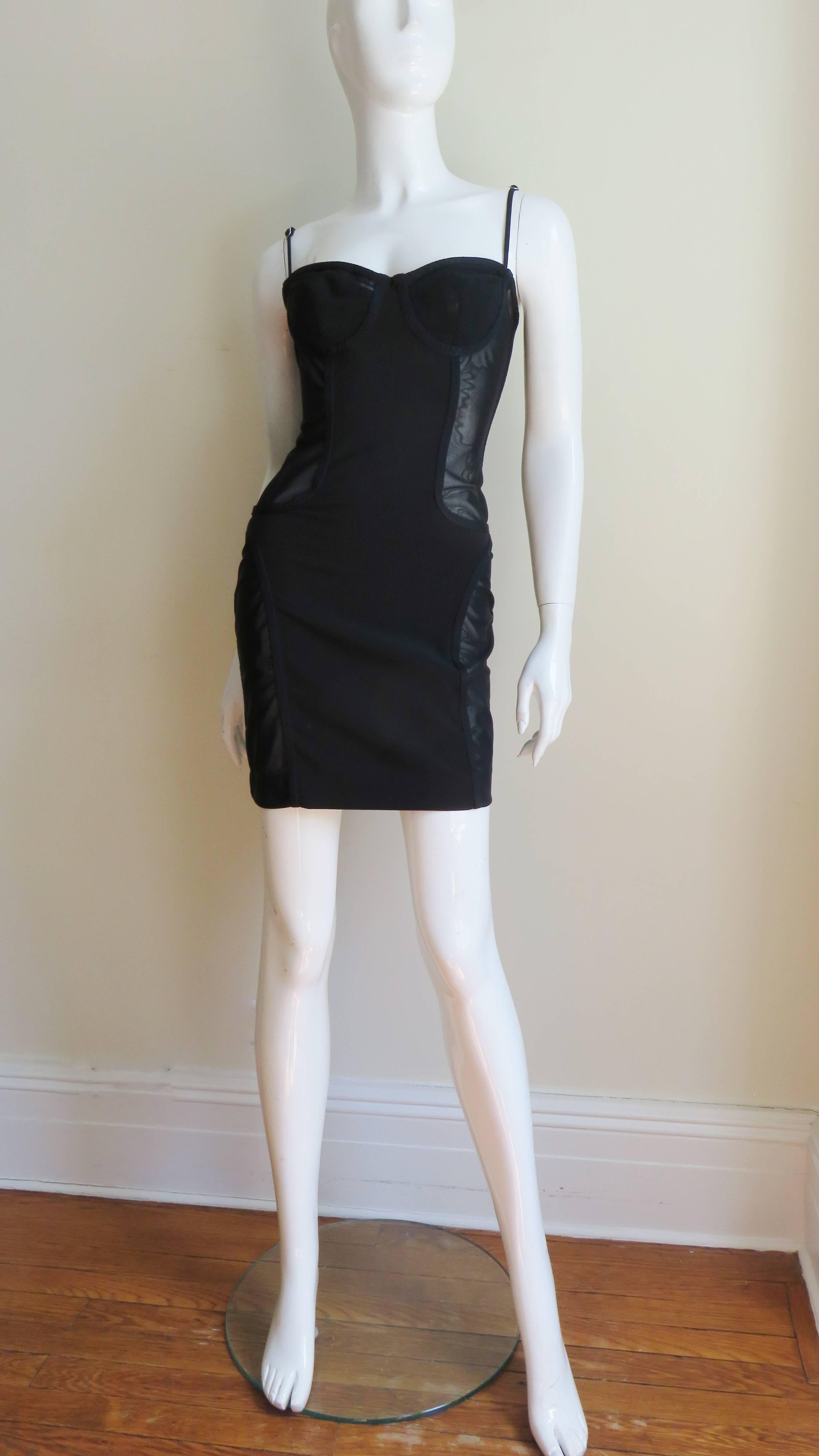 Vestido Moschino con paneles laterales transparentes Años 90 en Bueno estado para la venta en Water Mill, NY