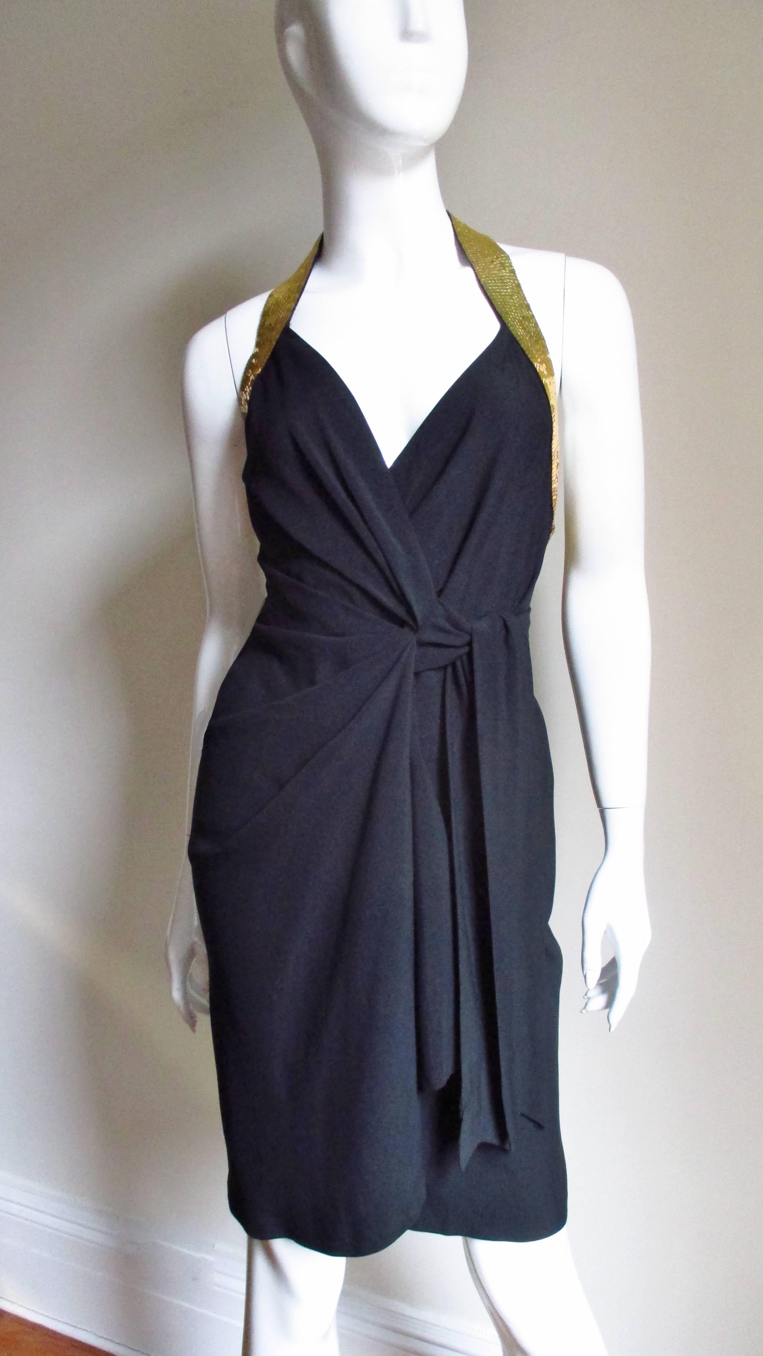 Noir Robe Moschino Couture avec paillettes en signe de paix au dos en vente