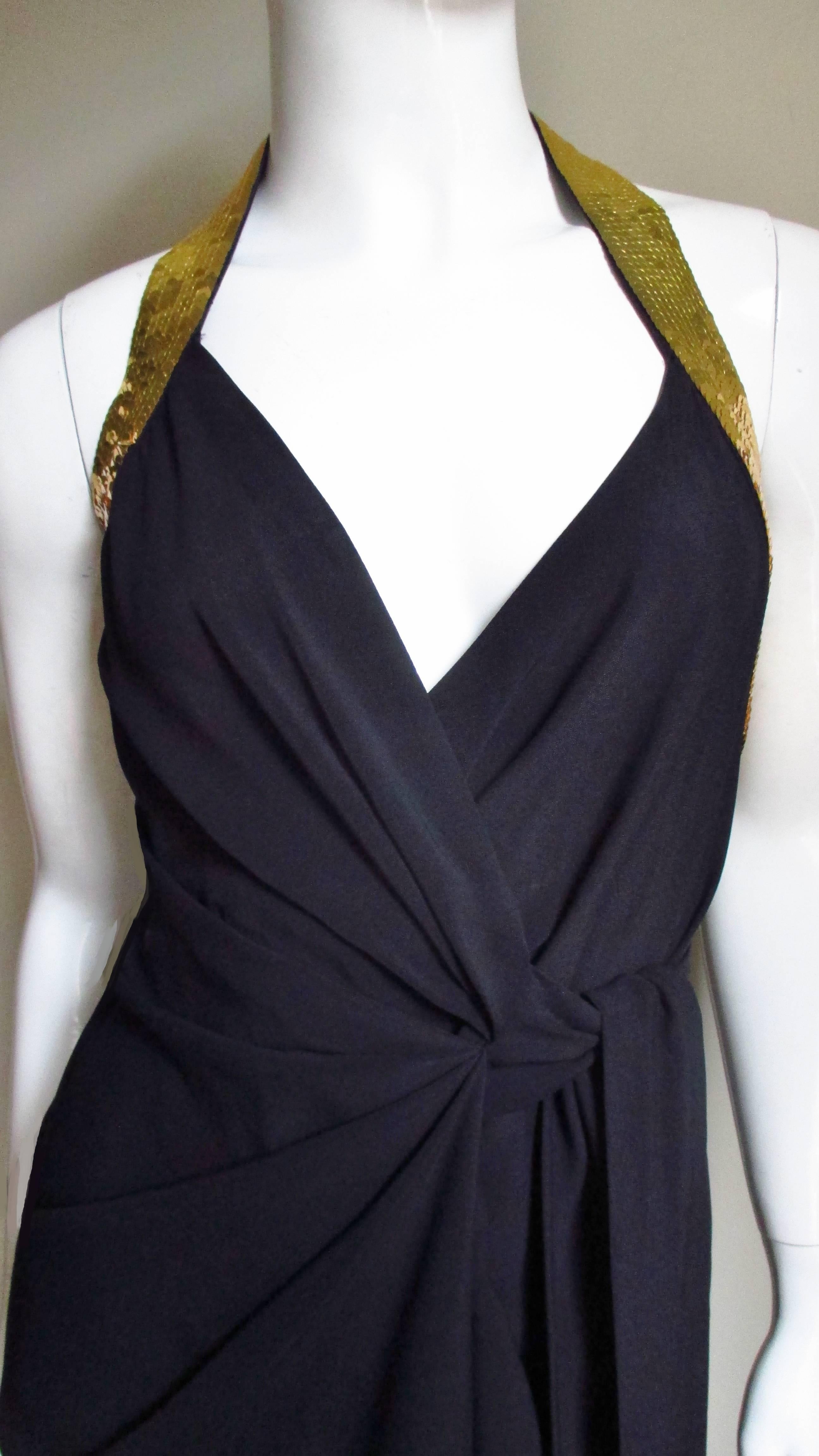 Robe Moschino Couture avec paillettes en signe de paix au dos Pour femmes en vente