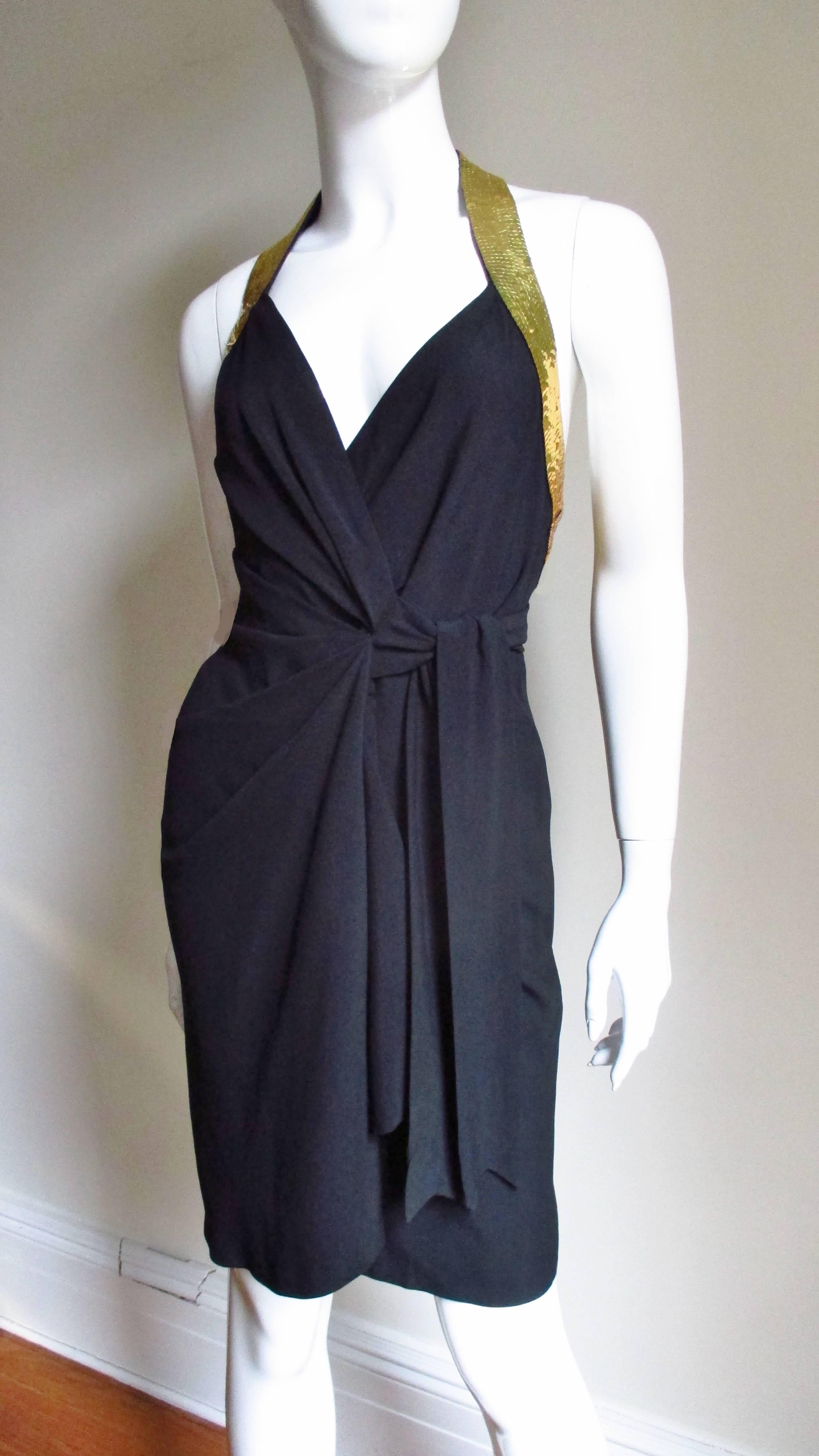 Robe Moschino Couture avec paillettes en signe de paix au dos en vente 3