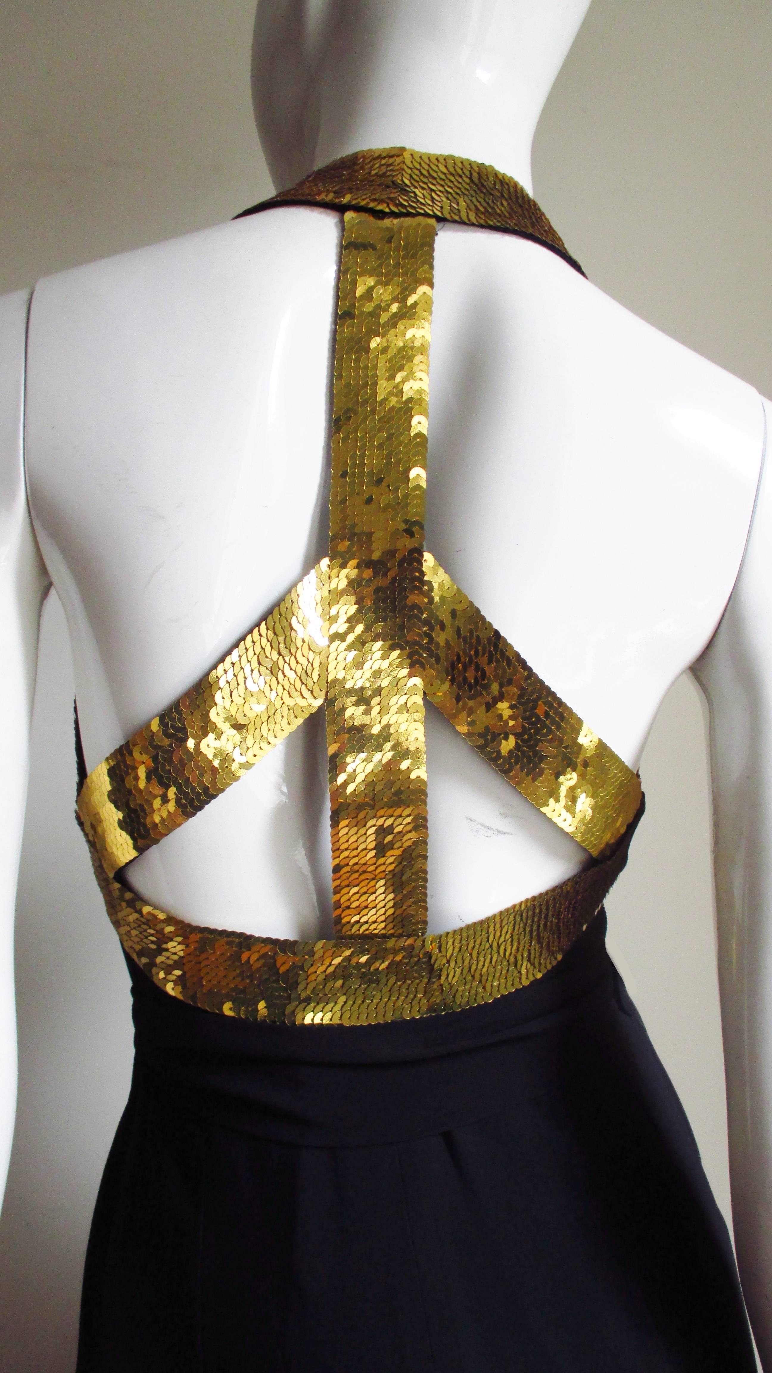 Robe Moschino Couture avec paillettes en signe de paix au dos en vente 8