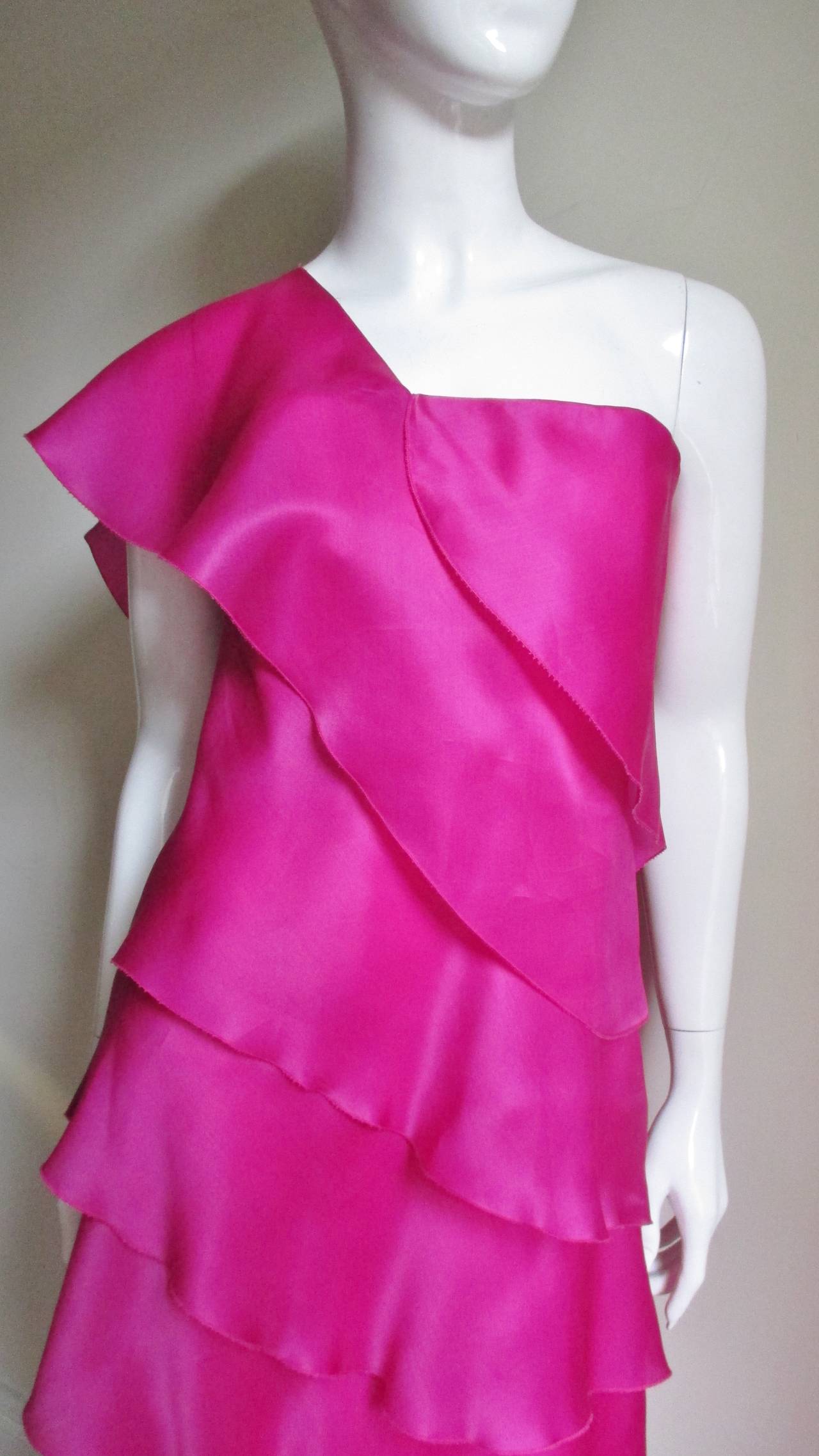 Ein-Schulter-Kleid und Jacke aus Seide von Jackie Rogers (Violett) im Angebot