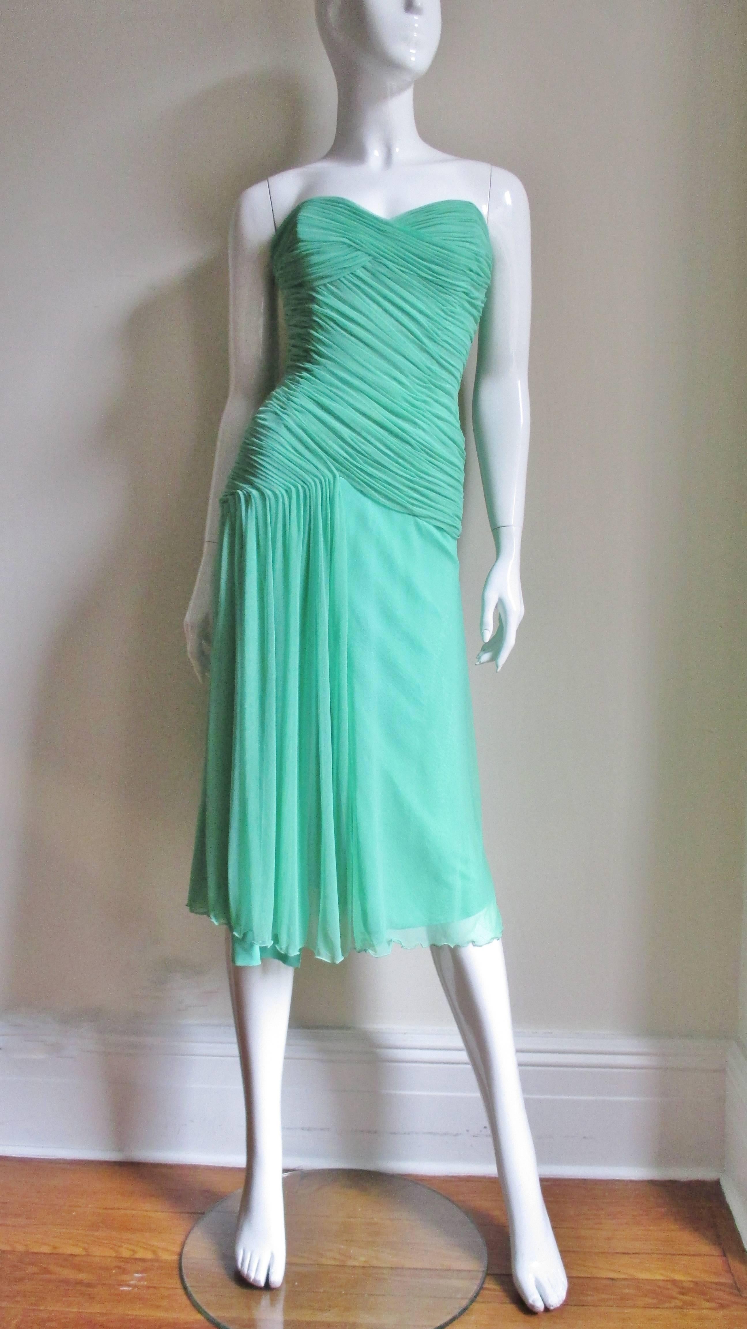 Vicky Tiel Ruched Strapless Dress In Excellent Condition For Sale In Water Mill, NY
