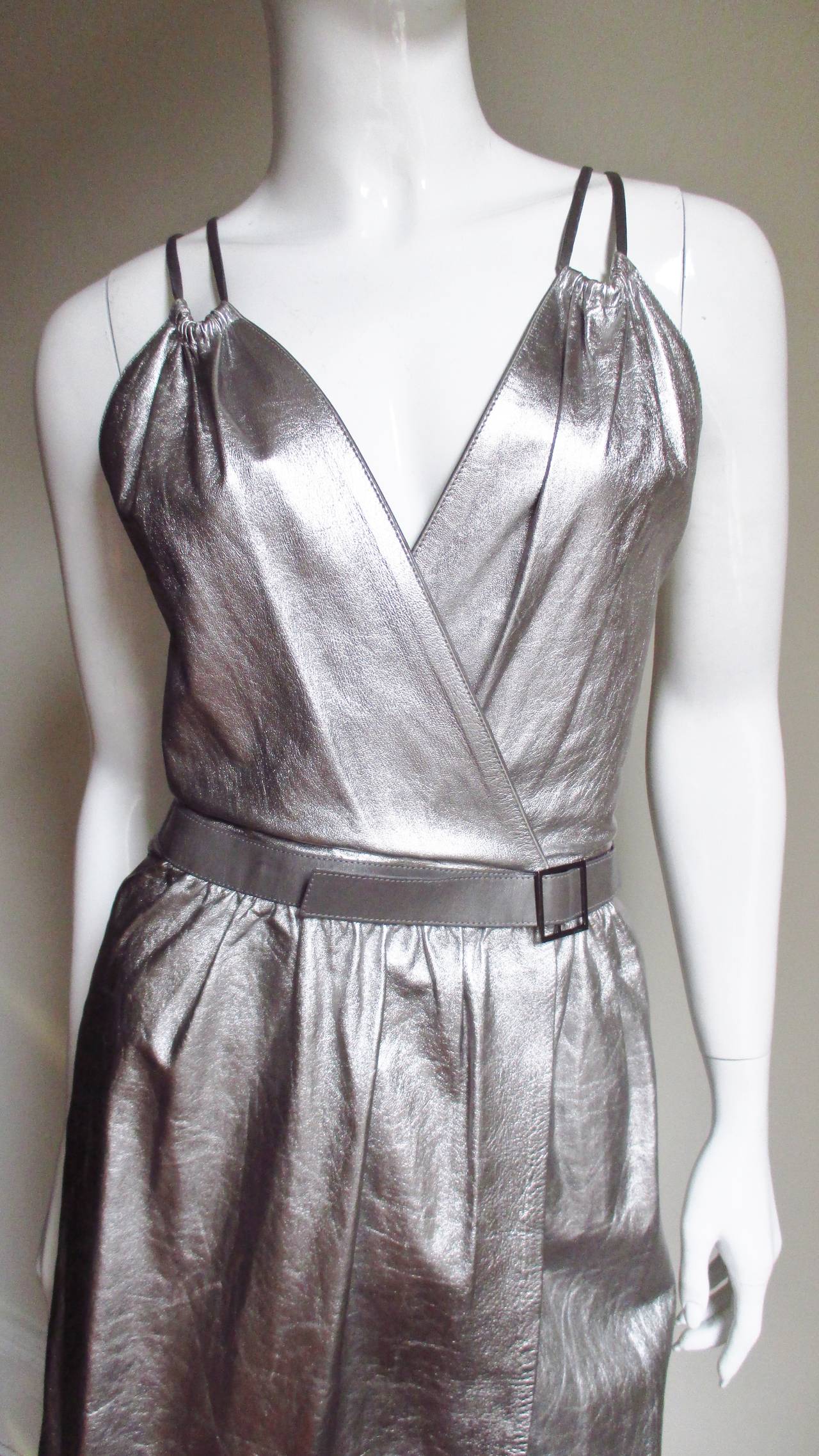 Tom Ford for Gucci Vestido de cuero plateado sin espalda en Bueno estado para la venta en Water Mill, NY
