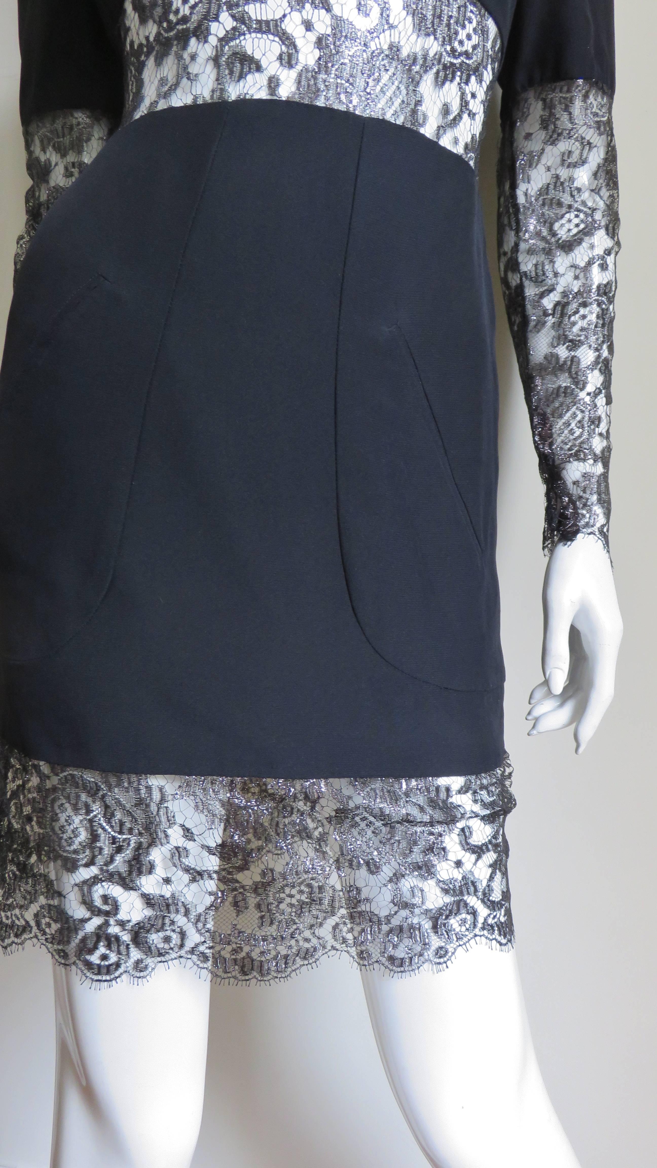 Karl Lagerfeld Seidenkleid mit Spitzenausschnitten  Damen im Angebot