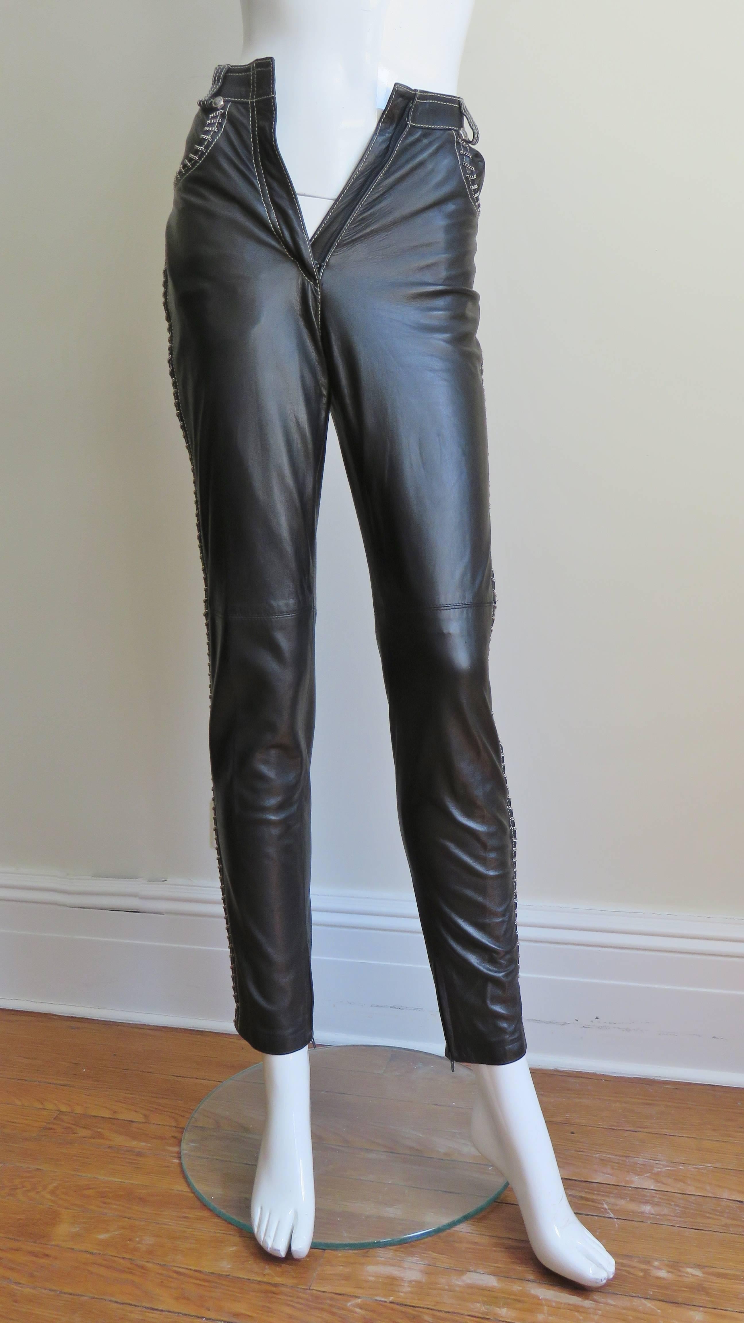  Gianni Versace A/W 1992 Leather Motorcycle Jacket and Pants With Chain Trim  For Sale 3