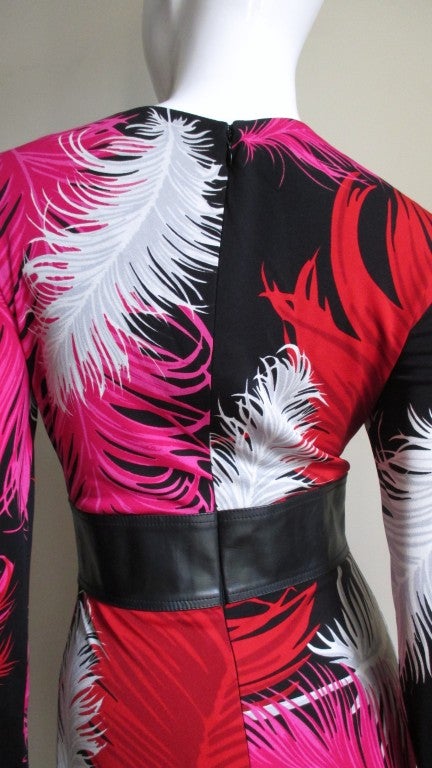  Gianni Versace - Robe en jersey de soie avec taille en cuir en vente 4
