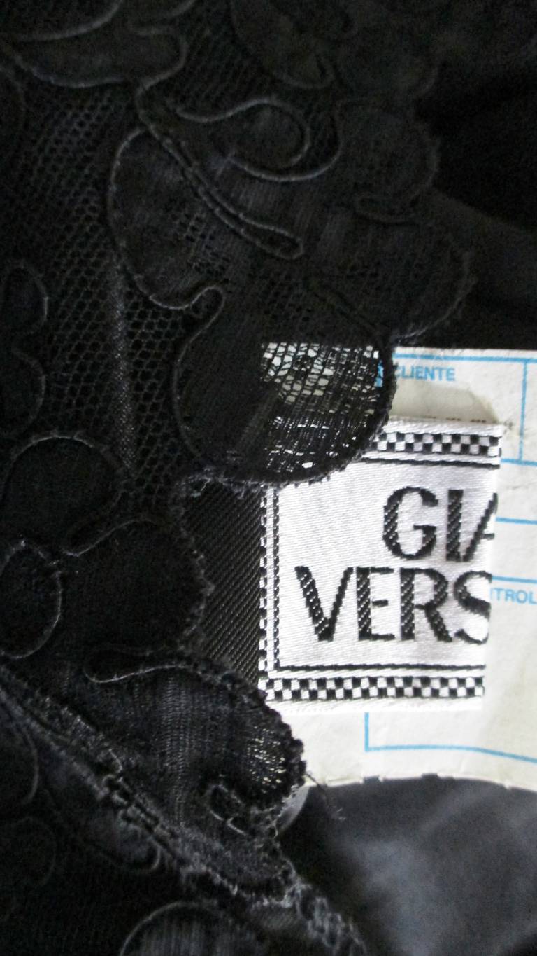 Gianni Versace - Robe en cuir et dentelle en vente 8