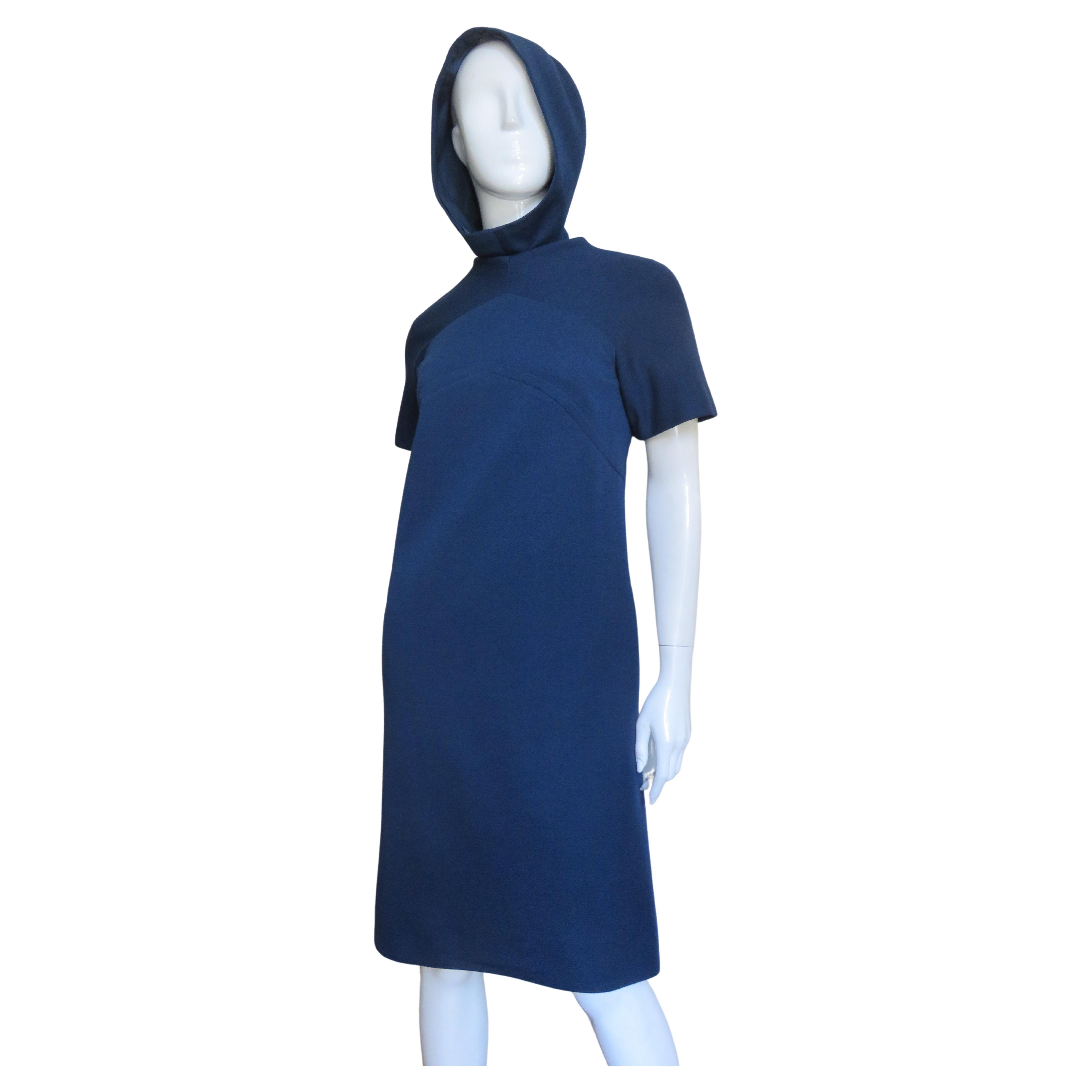  Pauline Trigere - Robe à capuche et capuche des années 1960 en vente