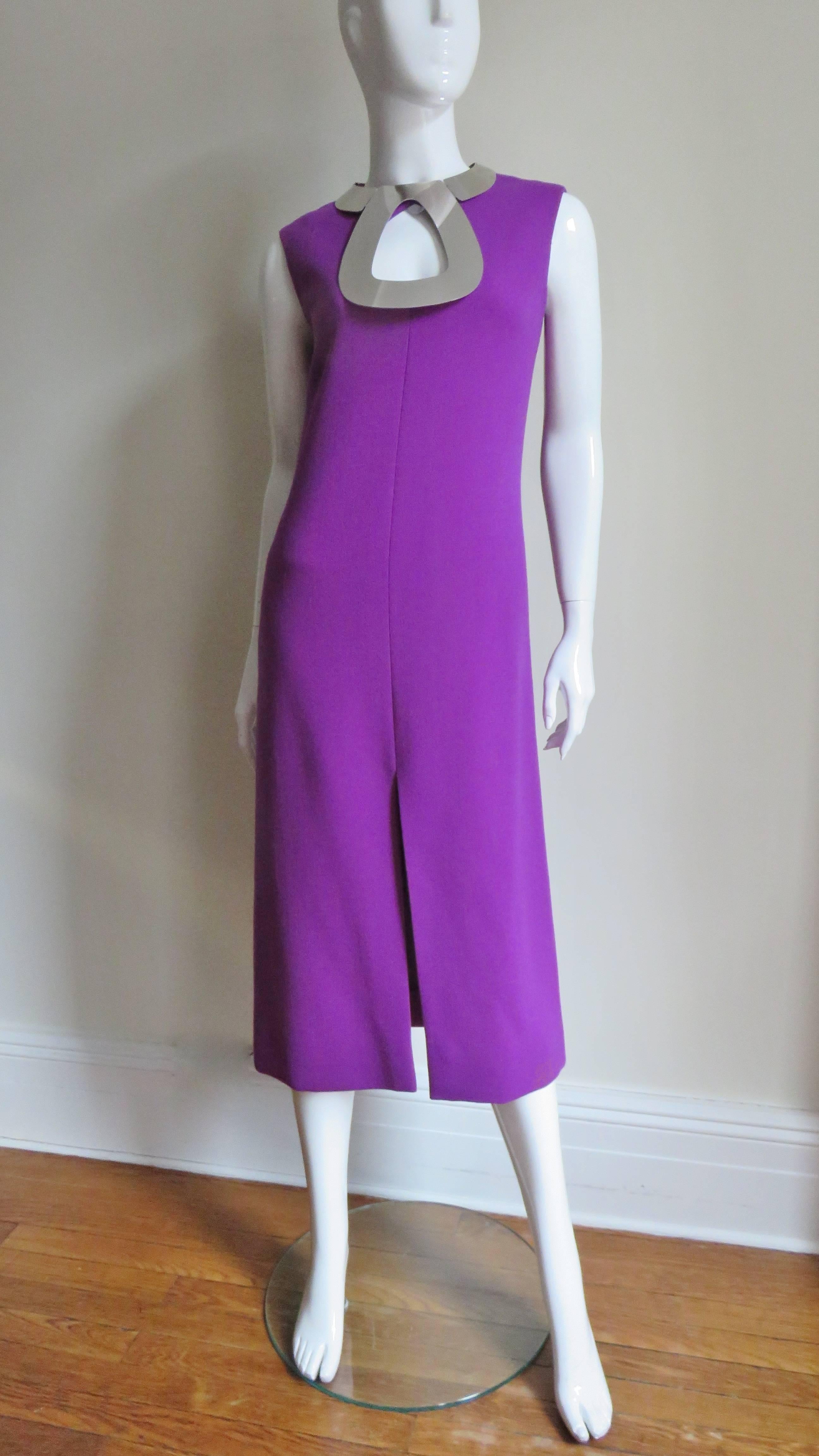  Pierre Cardin 1960er Jahre Ikonisches Kleid mit Metallbeschlägen und Kragen im Angebot 5