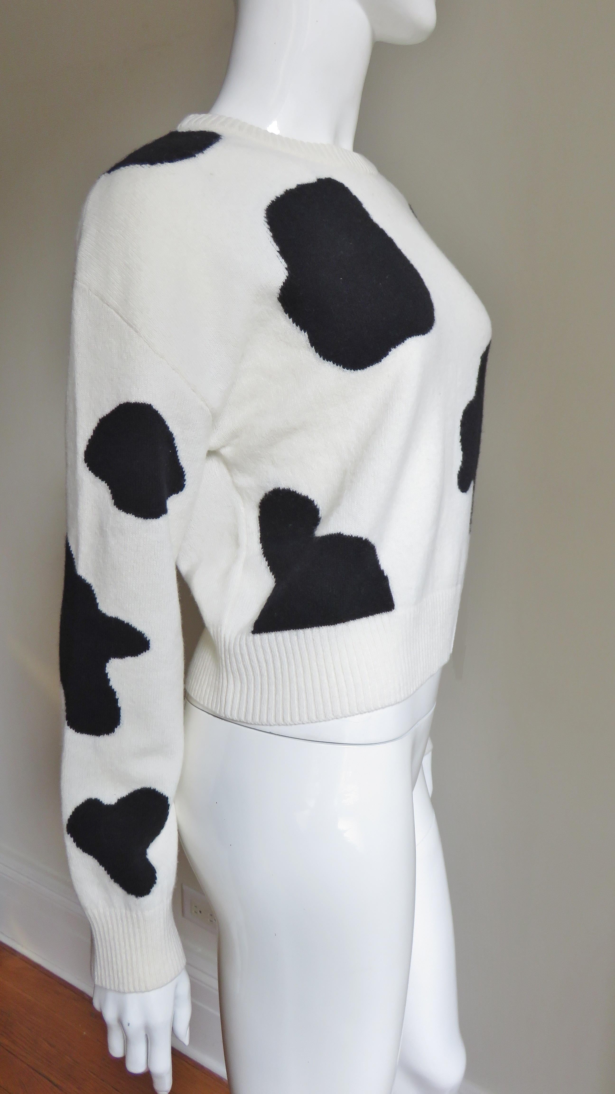 Moschino Couture Cash Cow Appliqued Cashmere Sweater In Good Condition For Sale In Water Mill, NY