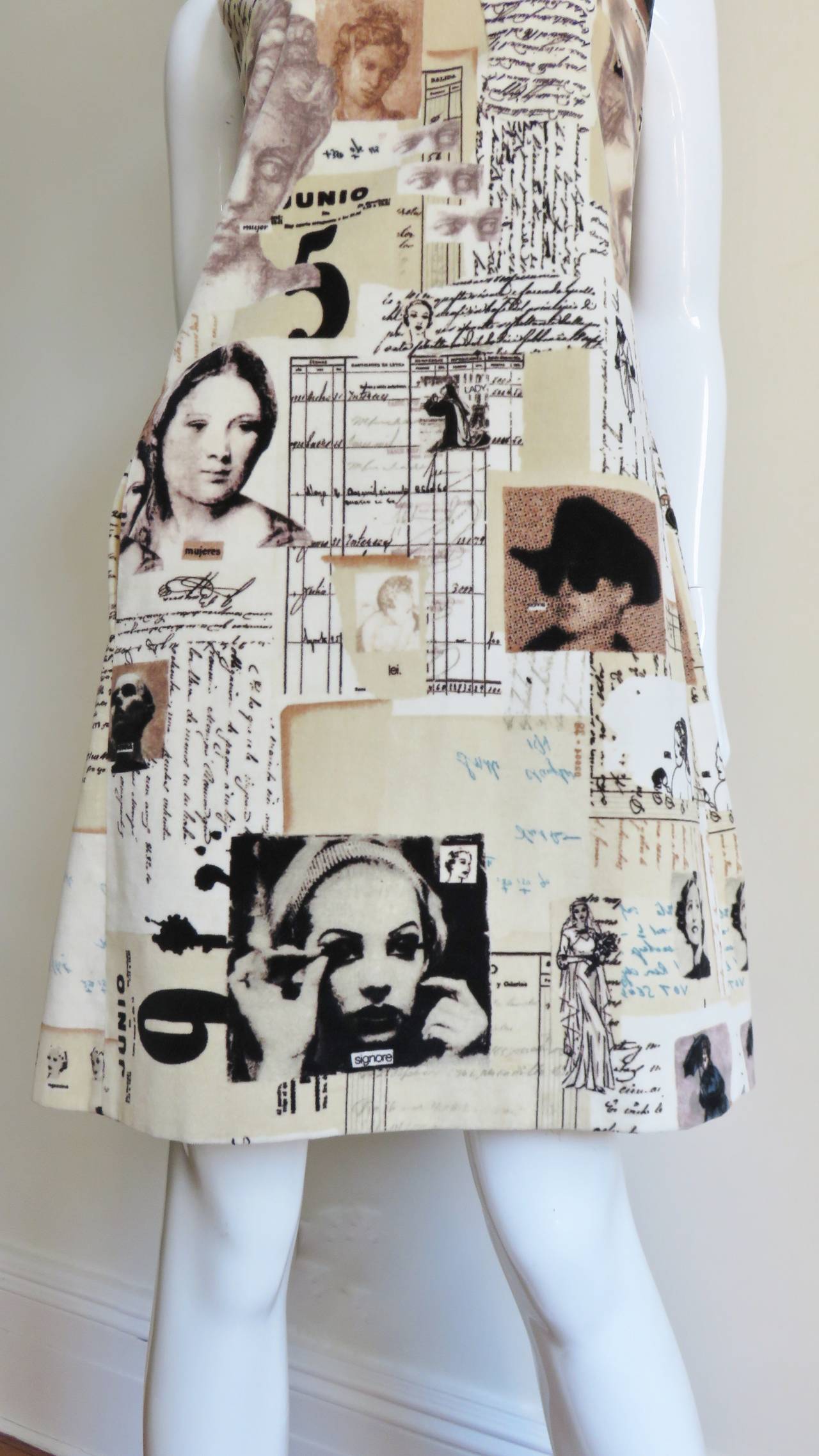Moschino - Robe en velours imprimé photo Pour femmes en vente