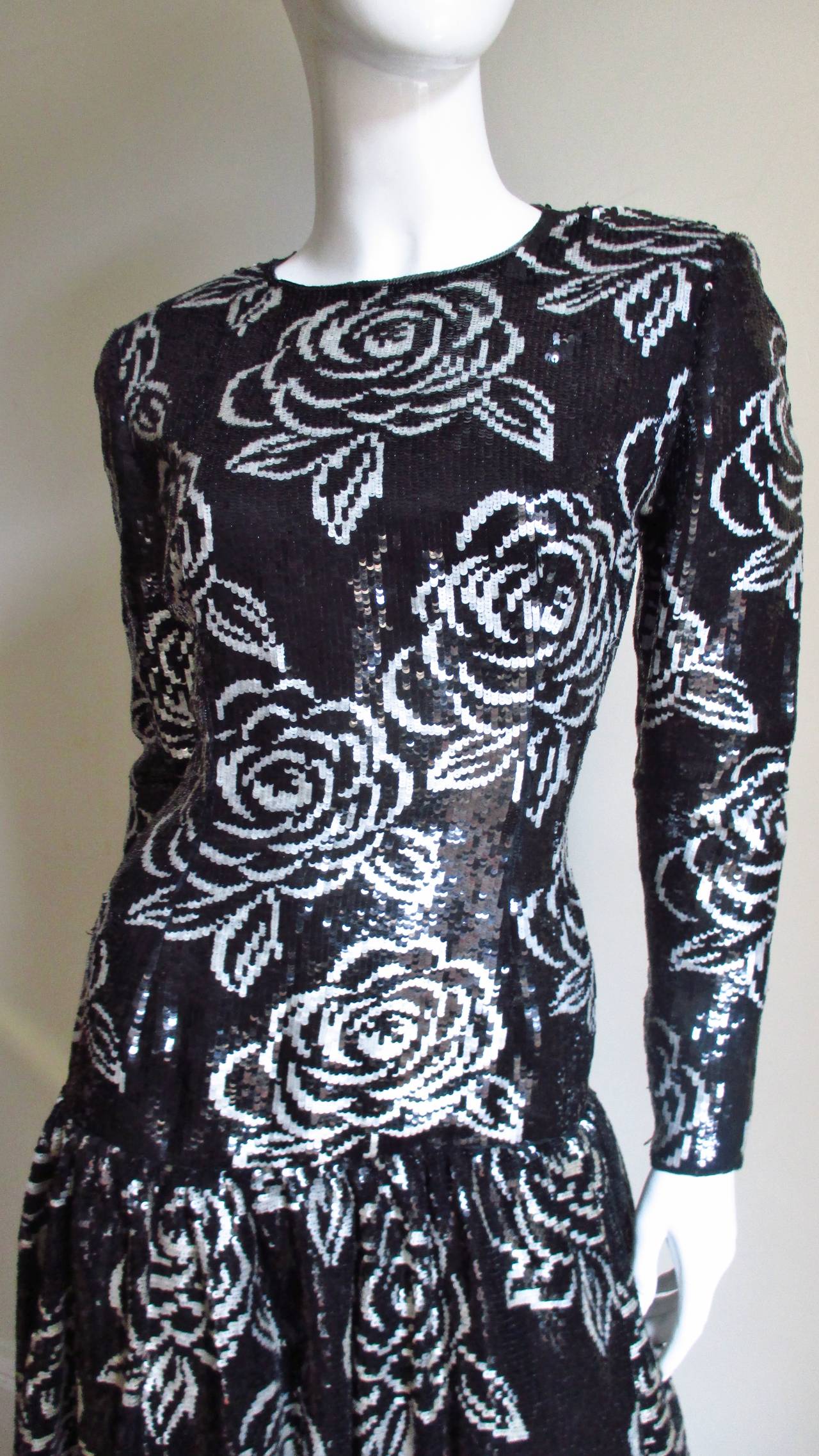 Black Oscar de la Renta Flower Sequin Silk Gown For Sale