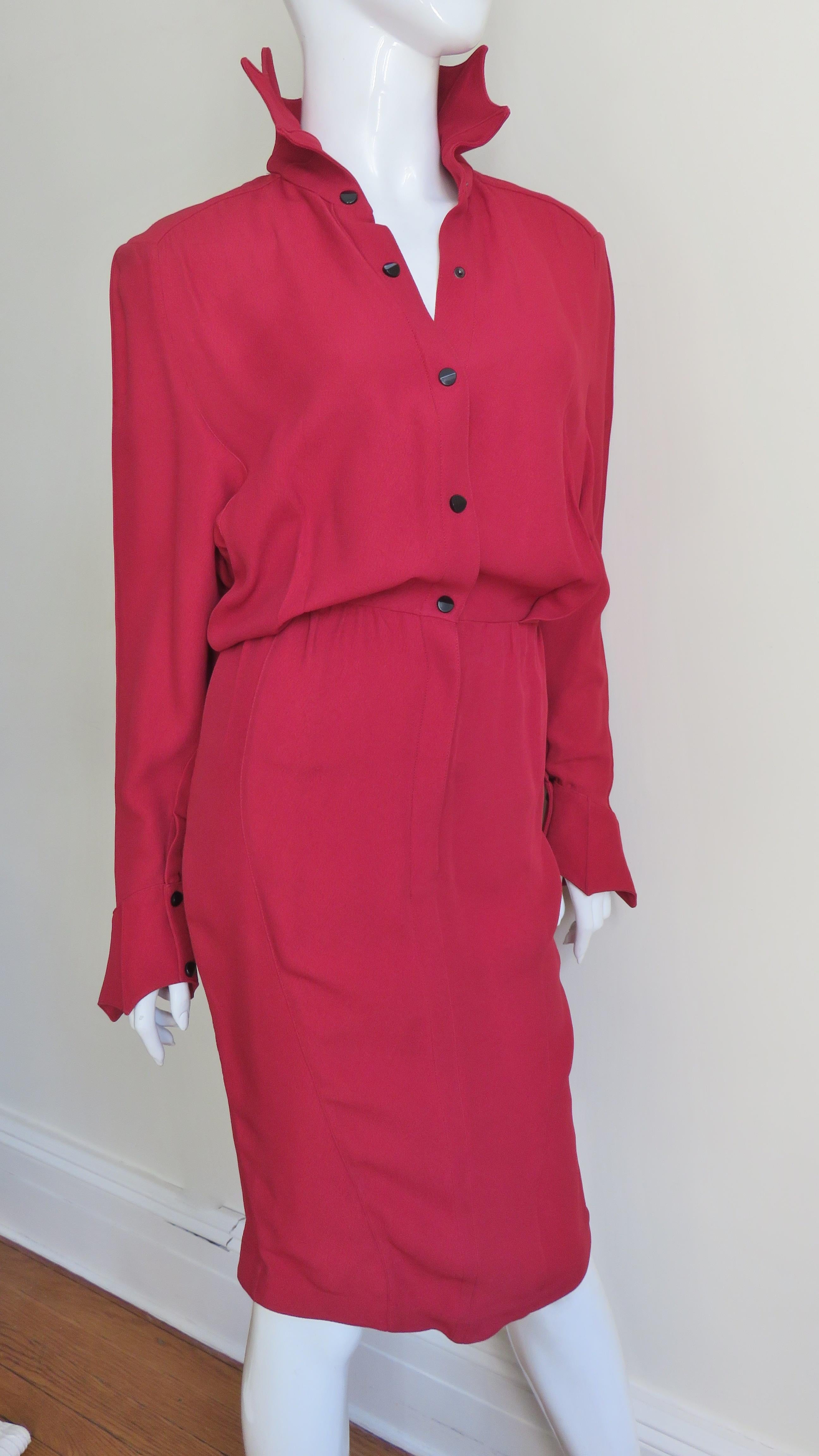 Thierry Mugler Dress with Pointed Collar and Cuffs 1980s For Sale 2
