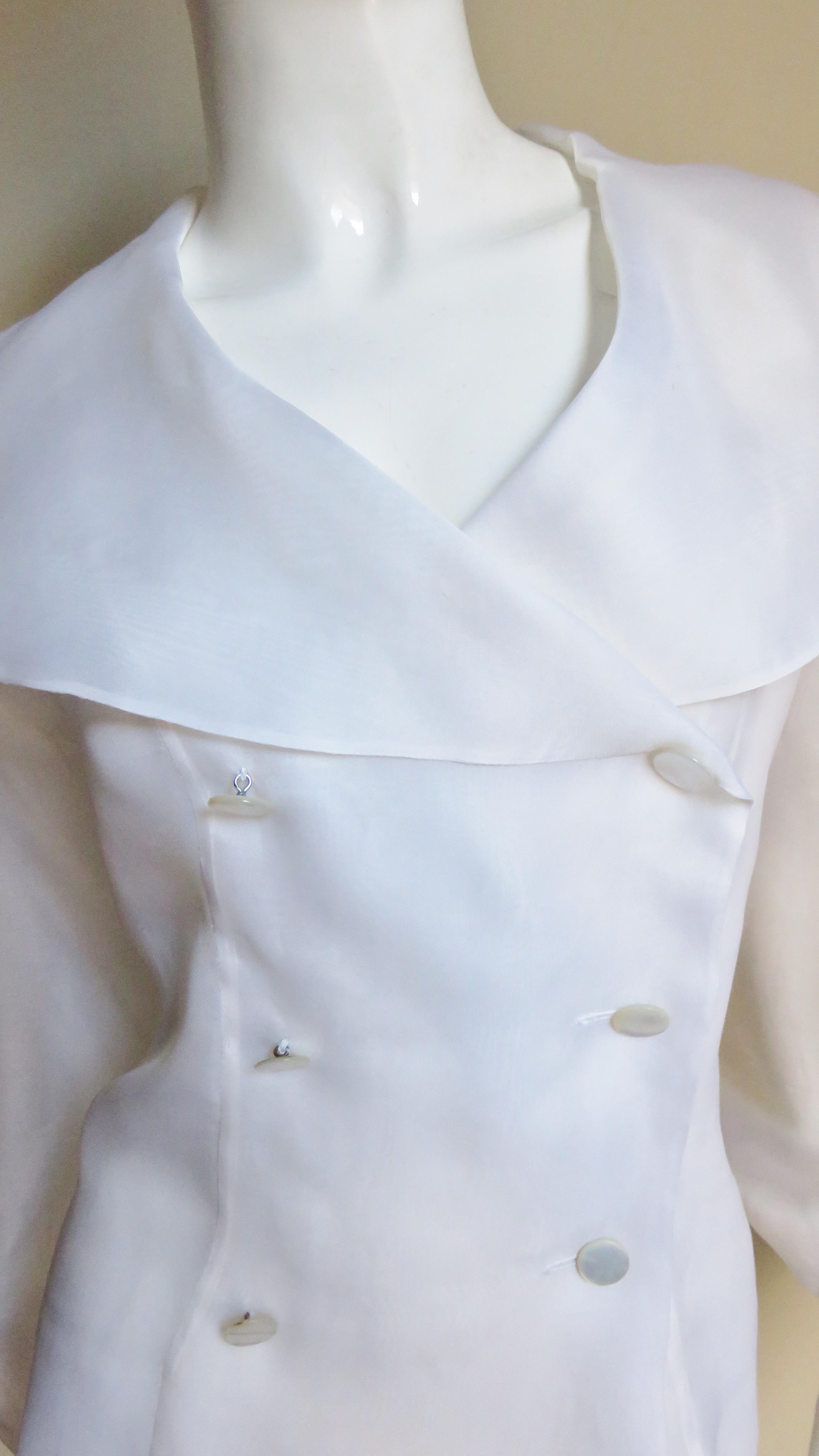  Emmanuelle Khanh Weißes Seidenblusenhemd (Grau) im Angebot