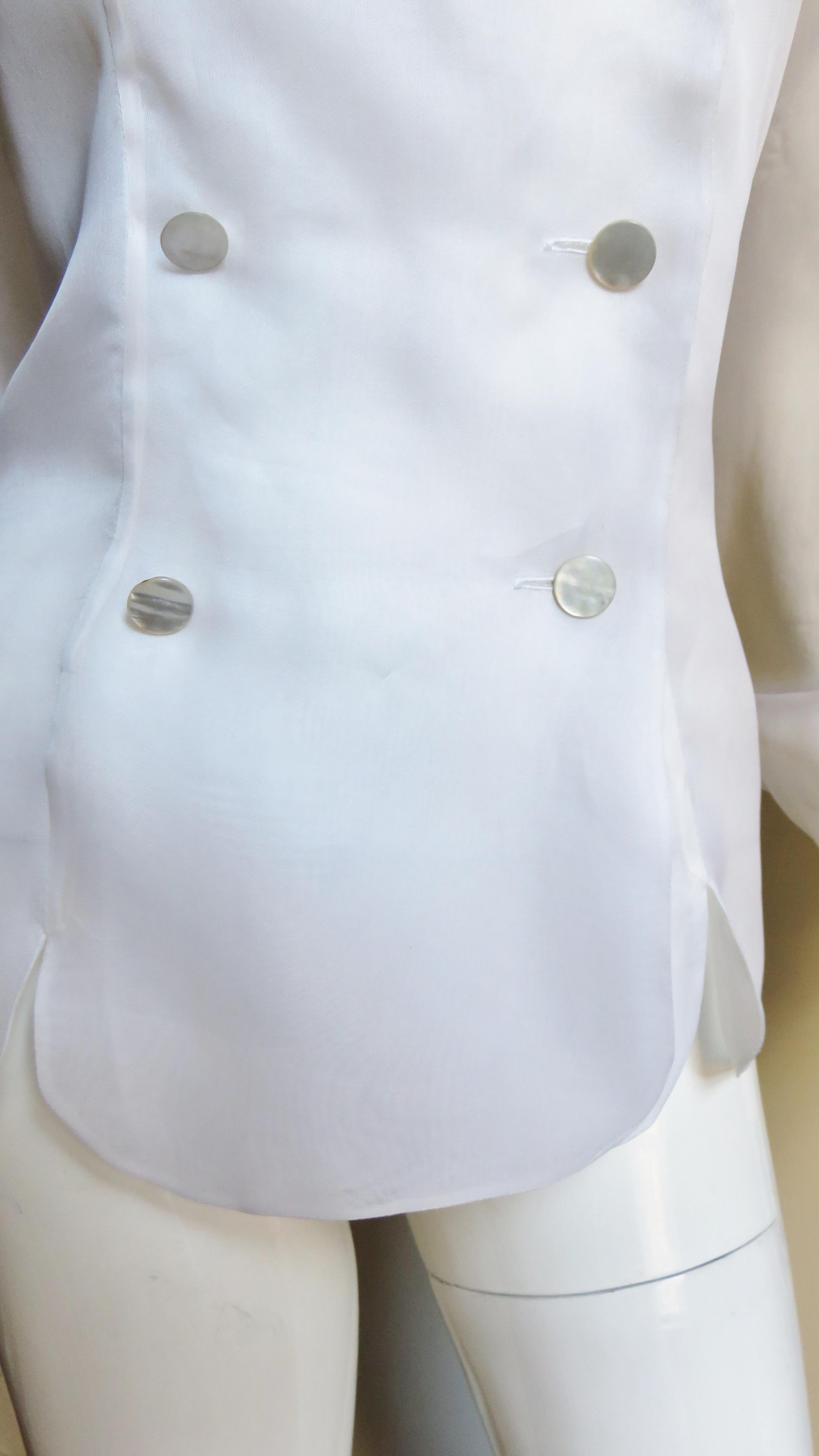  Emmanuelle Khanh Weißes Seidenblusenhemd im Zustand „Hervorragend“ im Angebot in Water Mill, NY