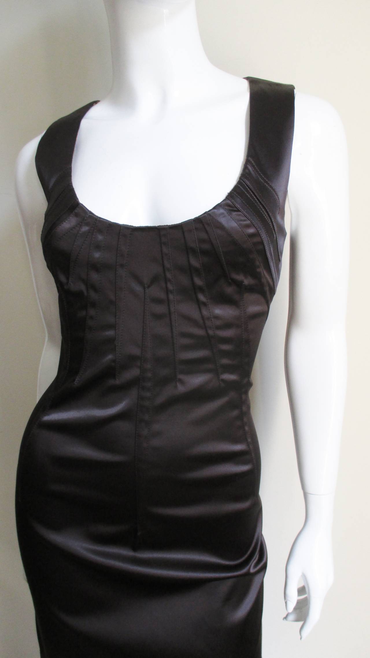  Dolce & Gabbana Dart Detail Bodycon Dress In Good Condition In Water Mill, NY