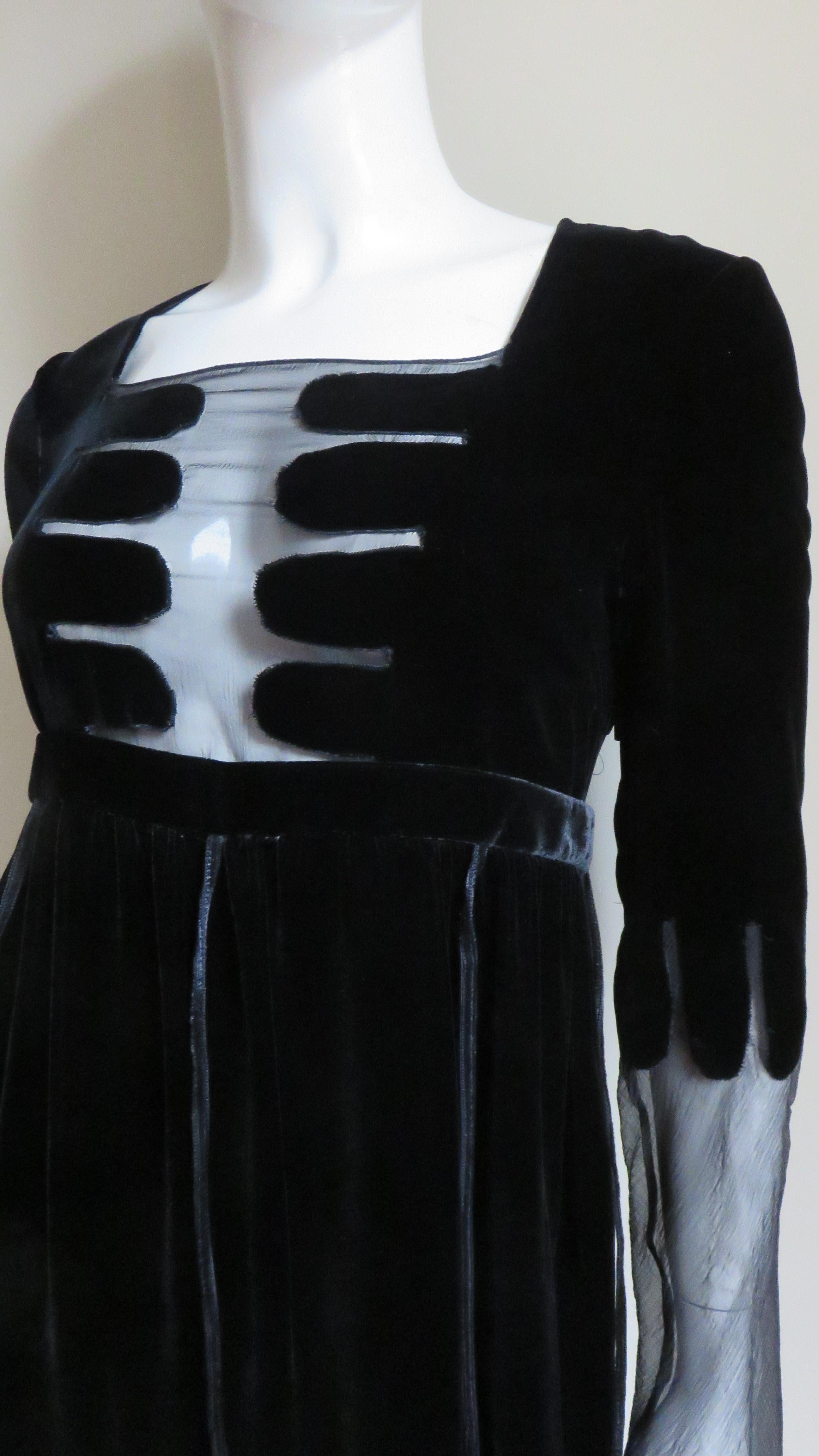 Noir Tom Ford pour Gucci - Robe en velours de soie, neuve, automne-hiver 2001 en vente