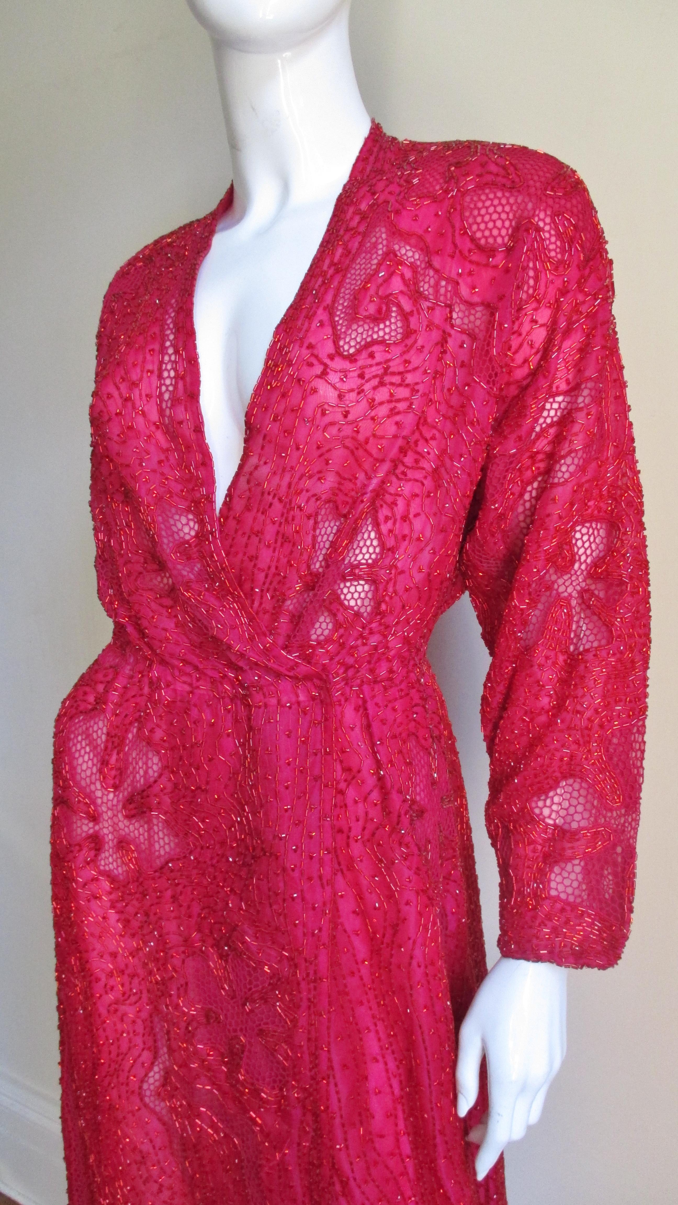 Rouge Halston - Robe portefeuille à perles, années 1970 en vente