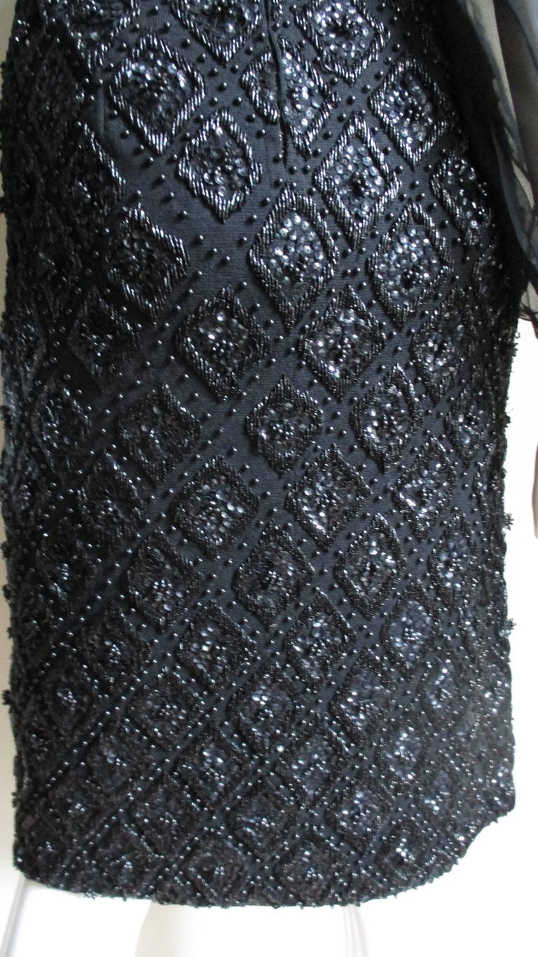 Vestido Banff de los años 60 con cuentas y mangas transparentes en venta 6