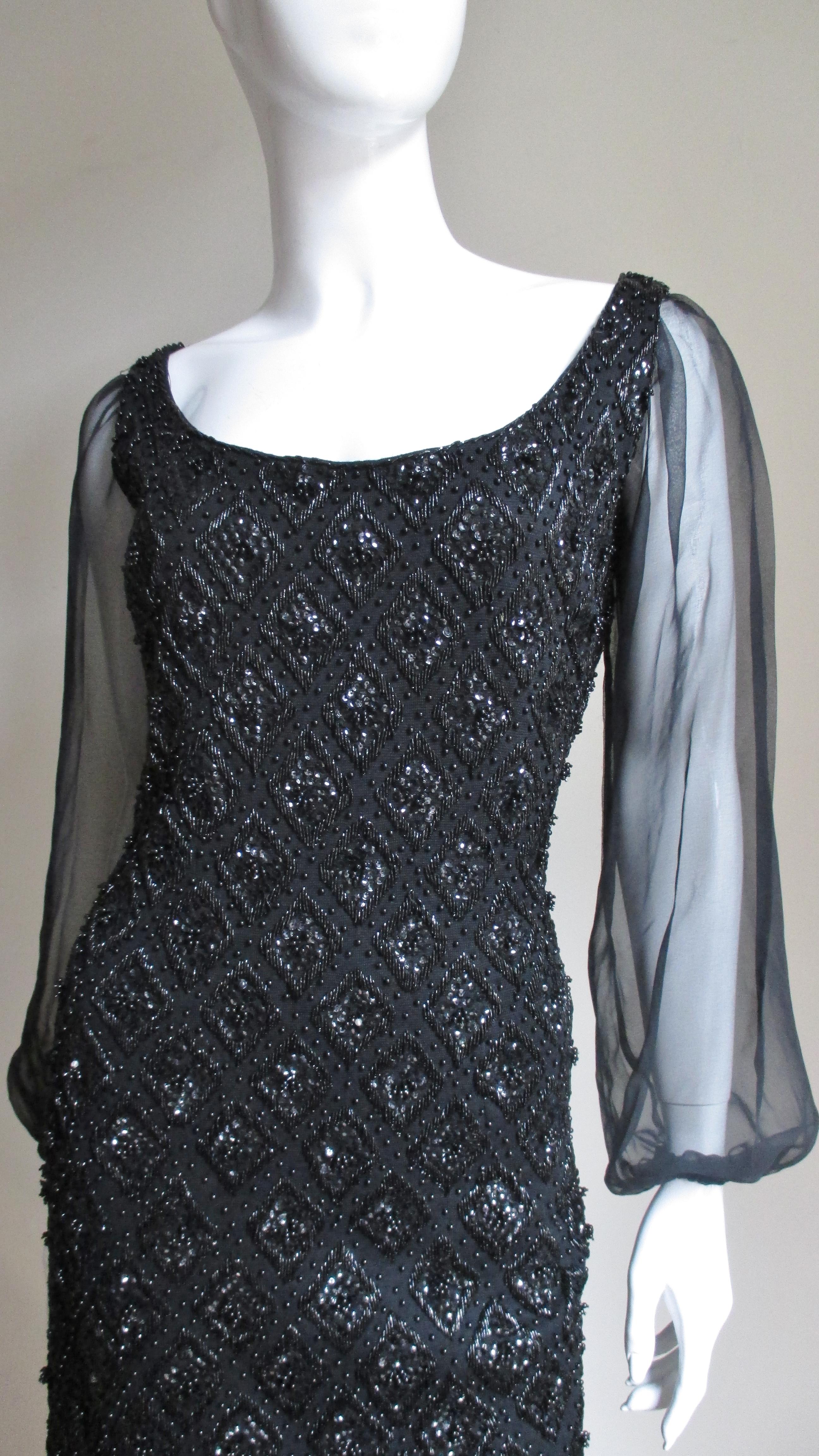 Vestido Banff de los años 60 con cuentas y mangas transparentes Negro en venta