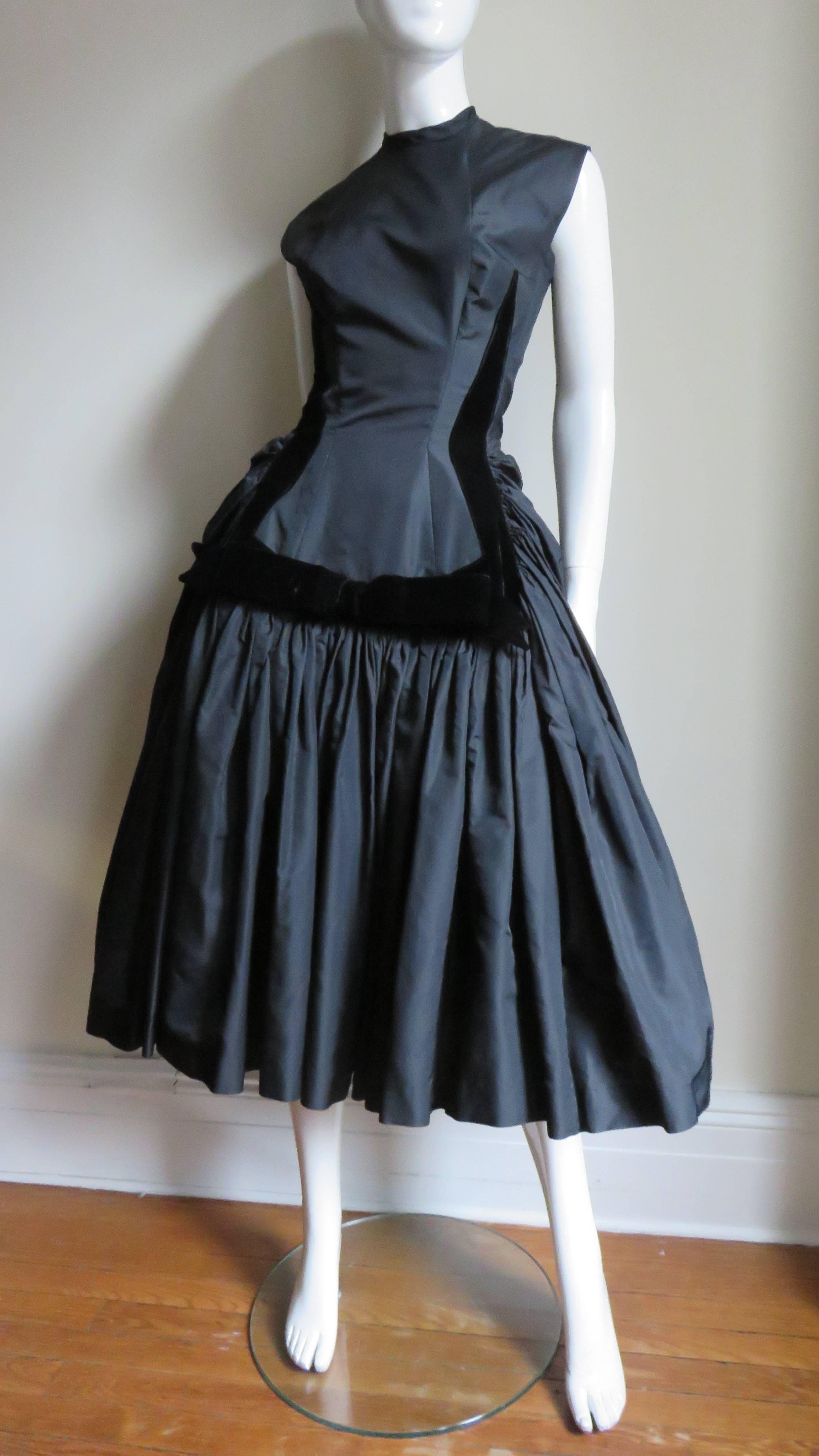 1950s Neusteters Silk Dress In Good Condition In Water Mill, NY
