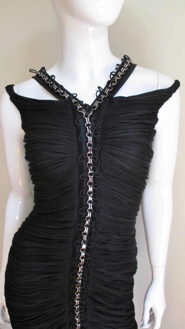 Anne Klein New Ruched Dress with Chain Detail In Excellent Condition For Sale In Water Mill, NY
