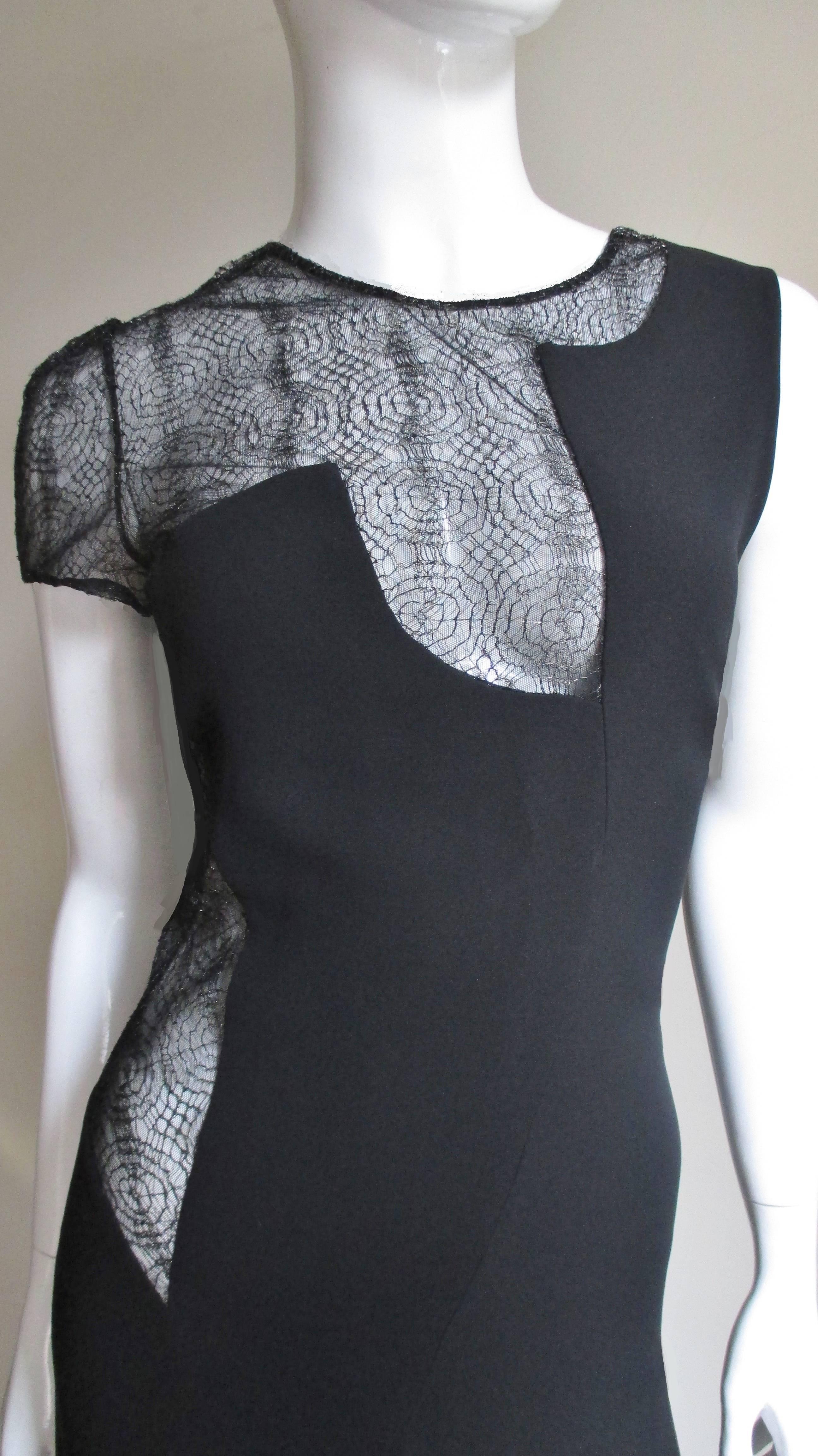 Gianni Versace Couture Asymmetrische Robe mit Spitzenausschnitten Damen im Angebot