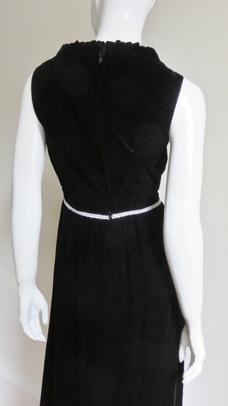 Bill Blass 1960s Silk Velvet Gown and Cape For Sale 7