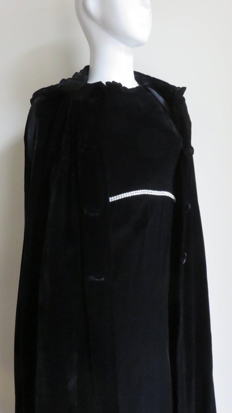Bill Blass 1960s Silk Velvet Gown and Cape For Sale 2