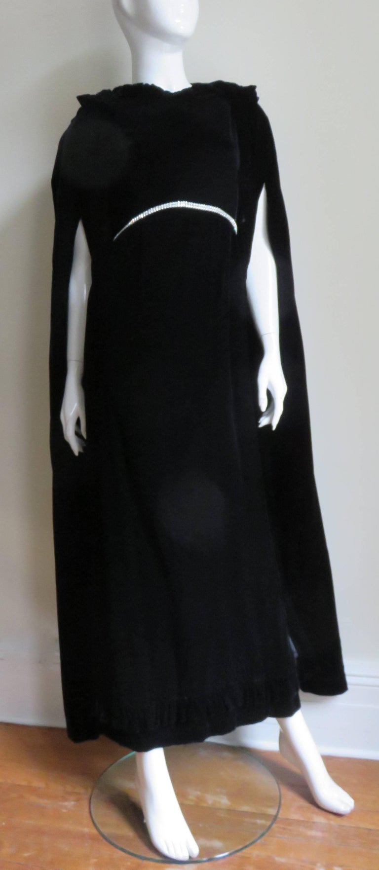 Bill Blass 1960s Silk Velvet Gown and Cape For Sale 4