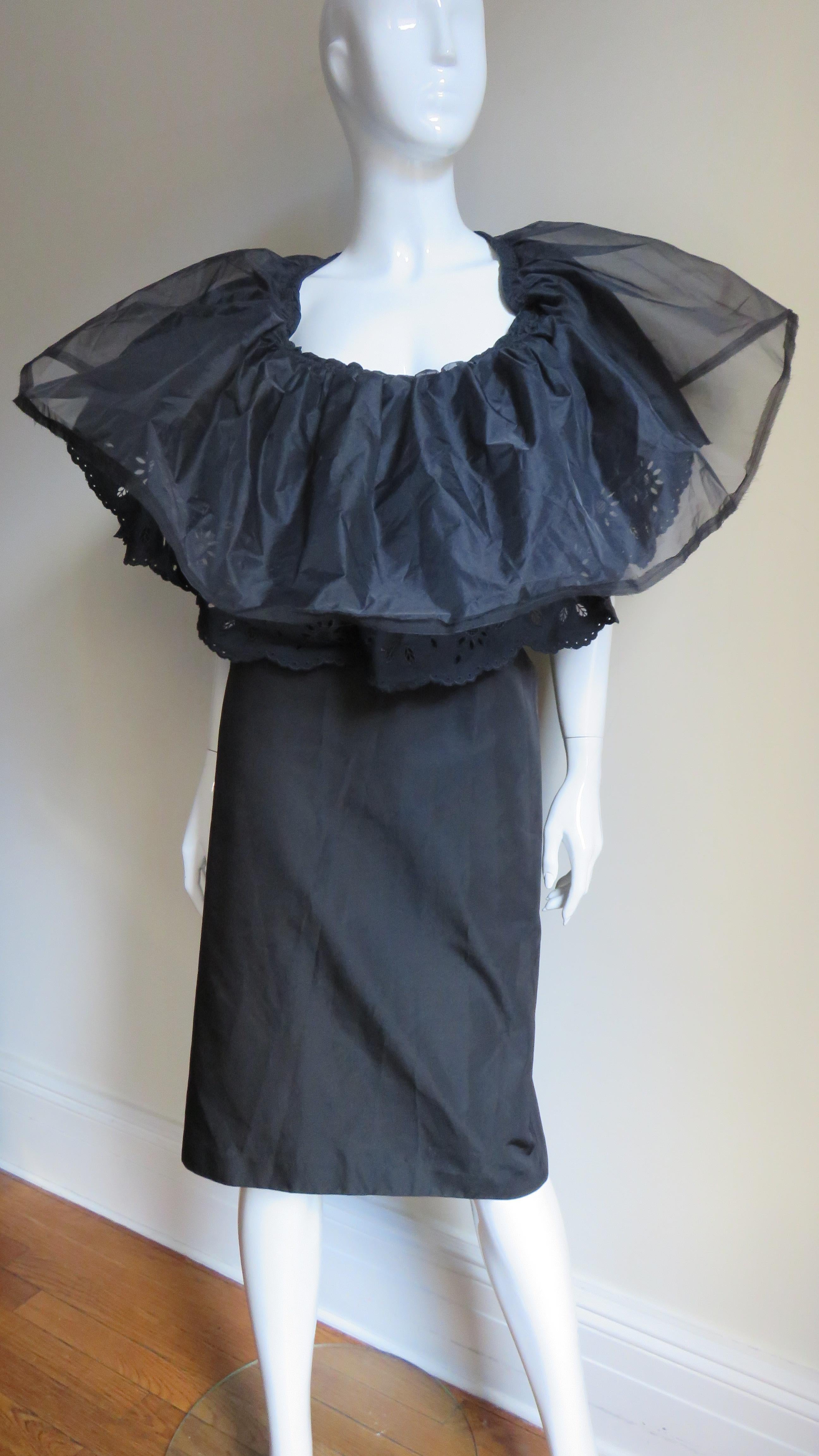 Comme des Garcons 2001 Ruffle Collar Dress In Good Condition In Water Mill, NY