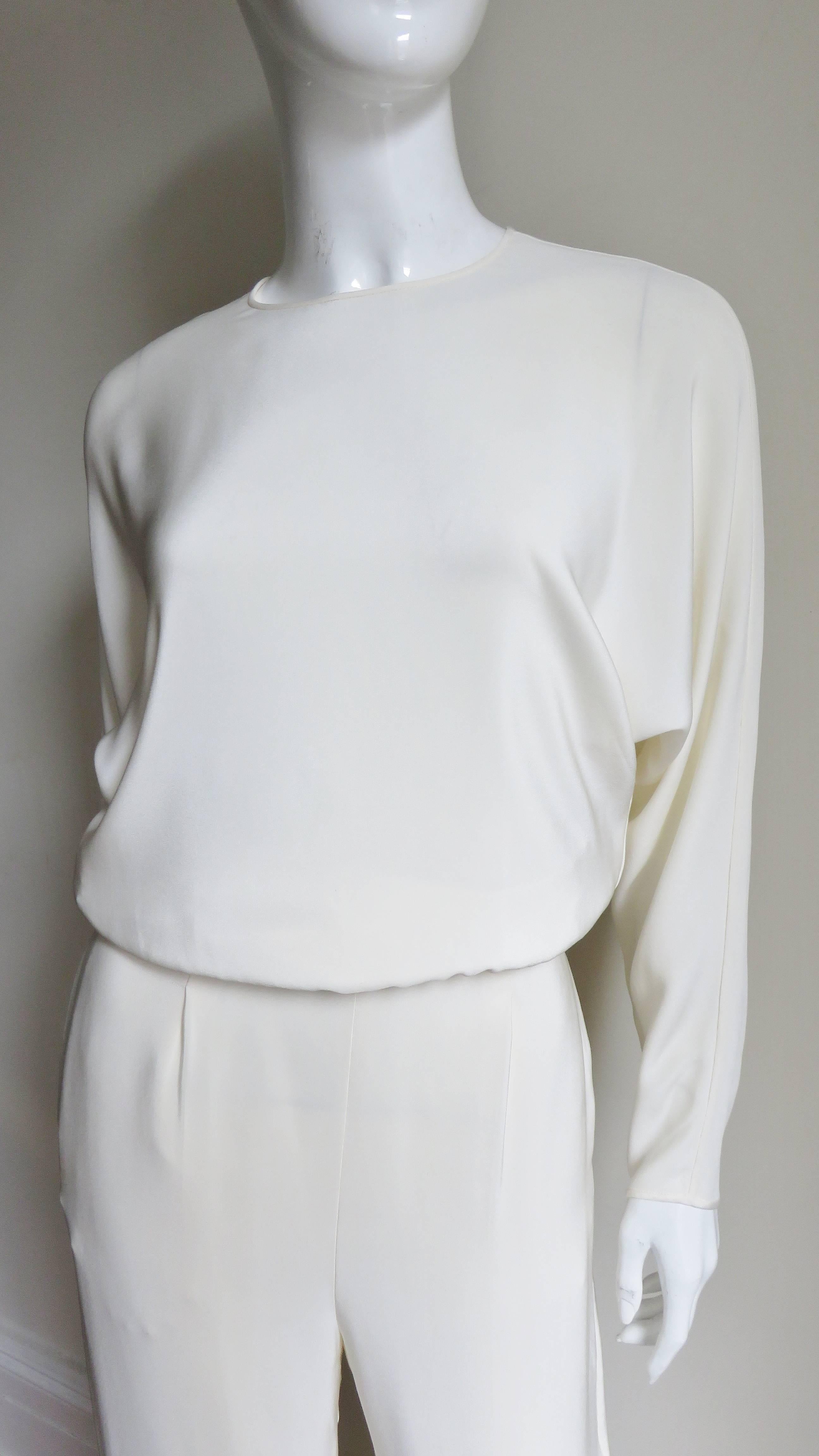 Gris Valentino New Silk Jumpsuit with Open Back (Combinaison en soie avec dos ouvert) en vente