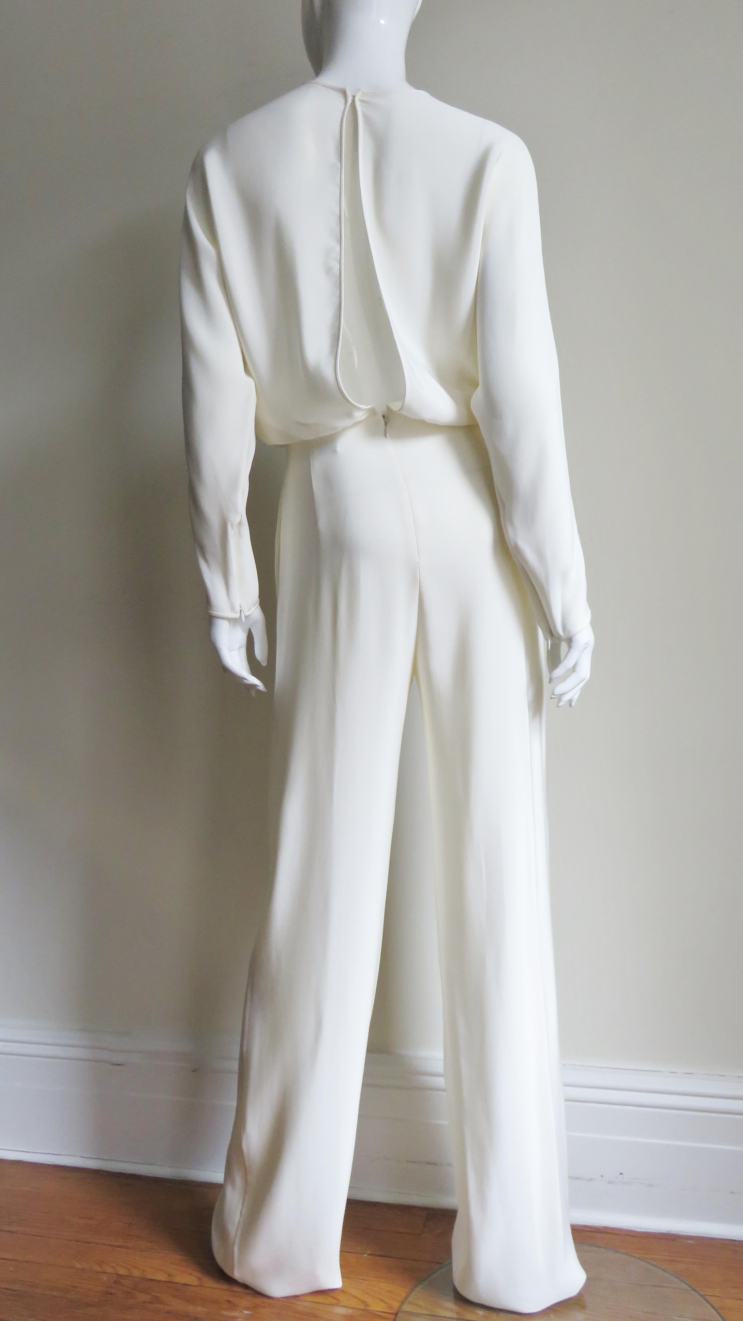 Valentino New Silk Jumpsuit with Open Back (Combinaison en soie avec dos ouvert) en vente 3