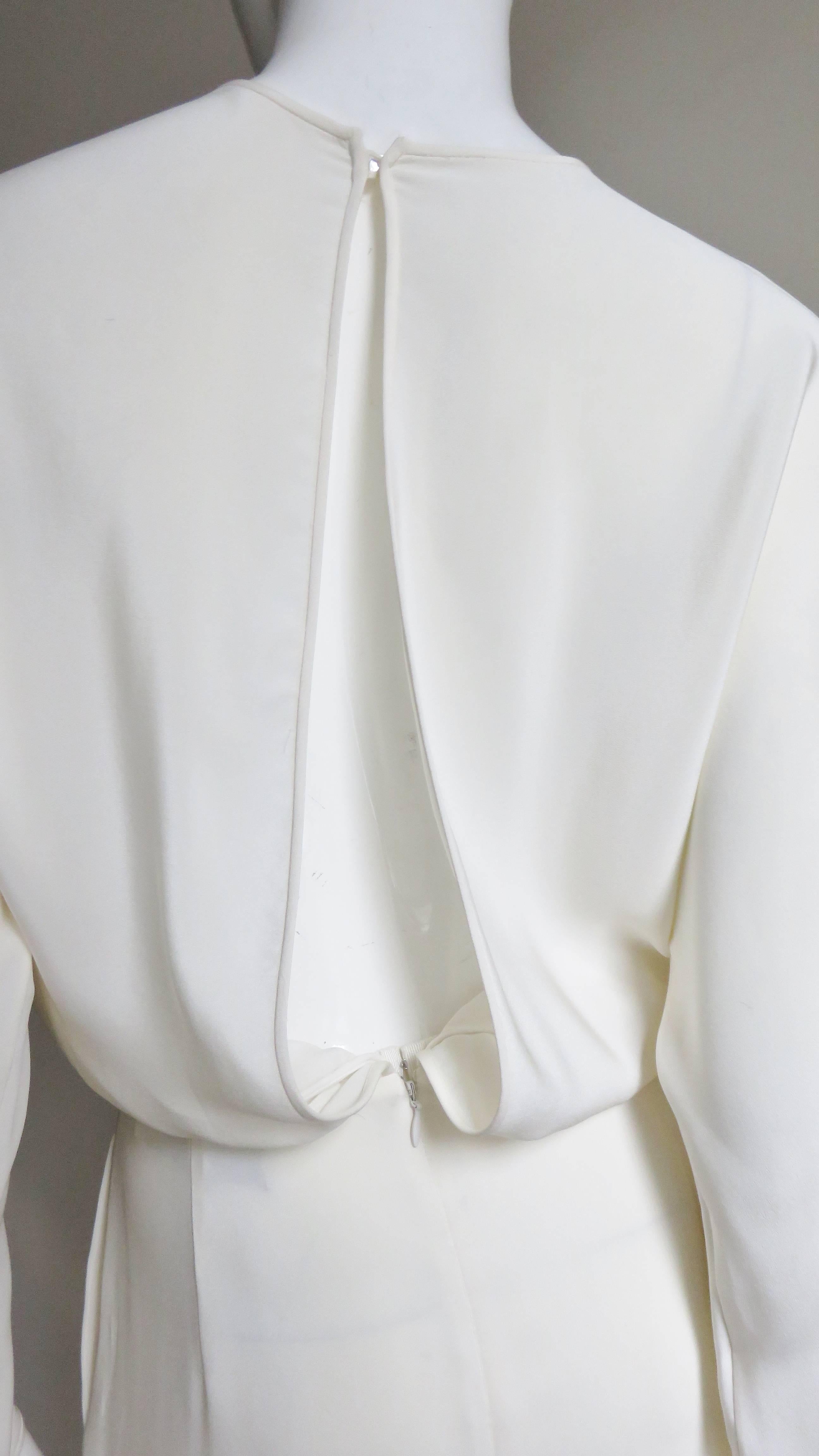 Valentino New Silk Jumpsuit with Open Back (Combinaison en soie avec dos ouvert) en vente 5