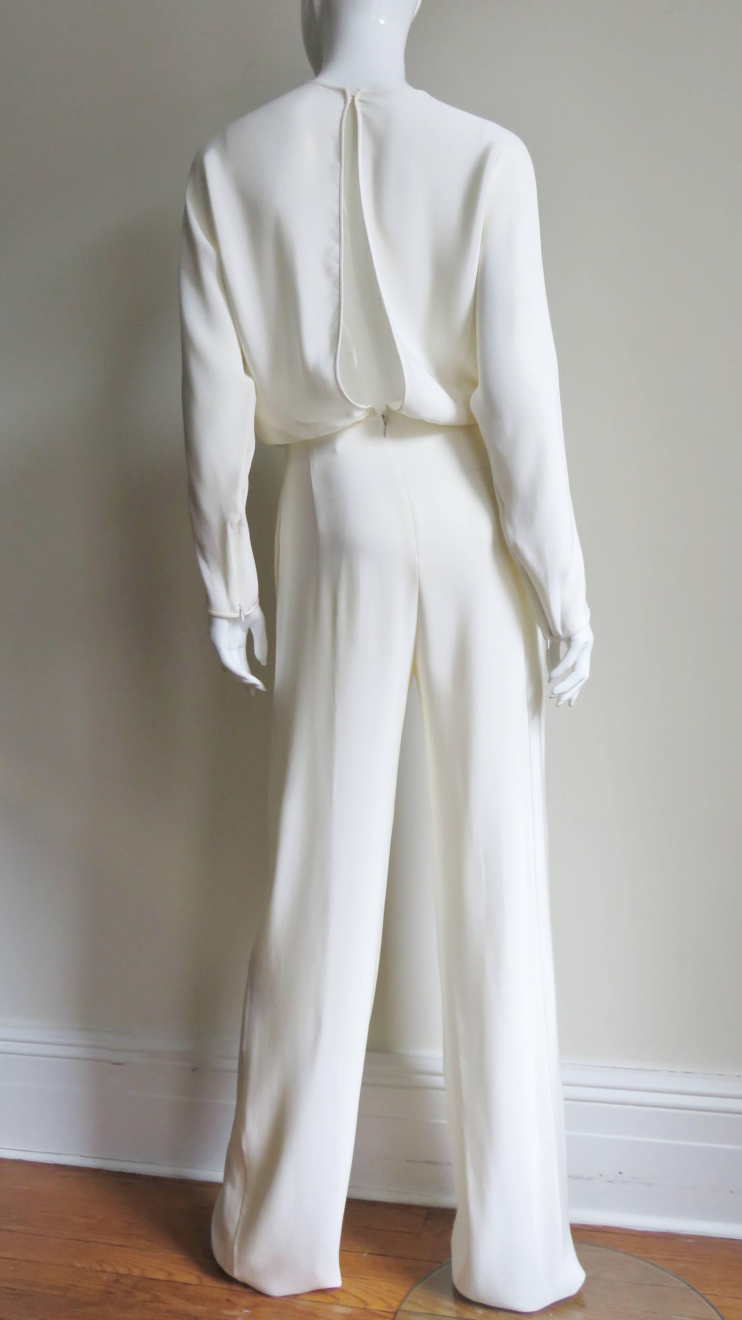 Valentino New Silk Jumpsuit with Open Back (Combinaison en soie avec dos ouvert) en vente 7