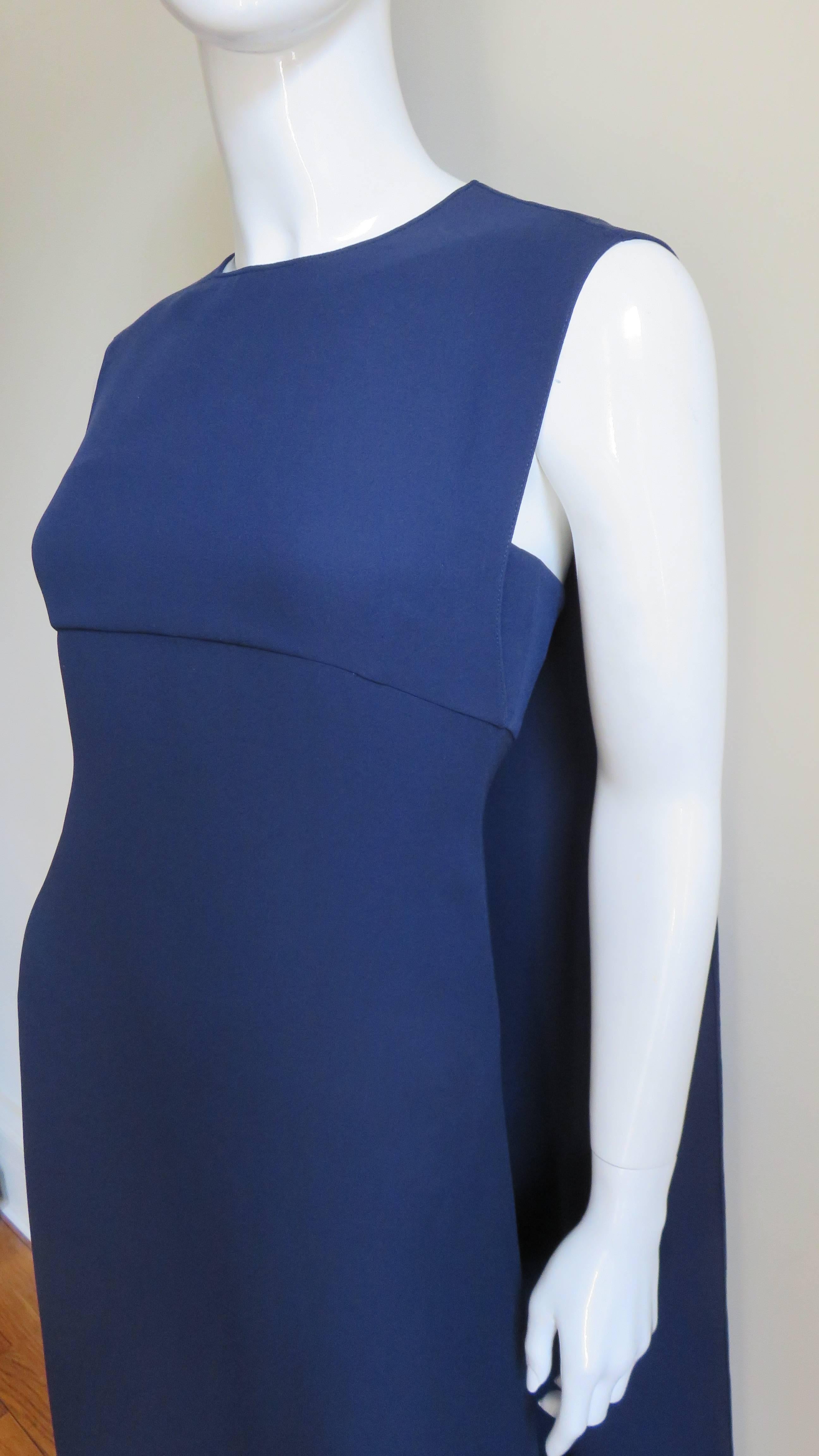 Valentino New Navy Silk Cape Dress im Zustand „Hervorragend“ in Water Mill, NY